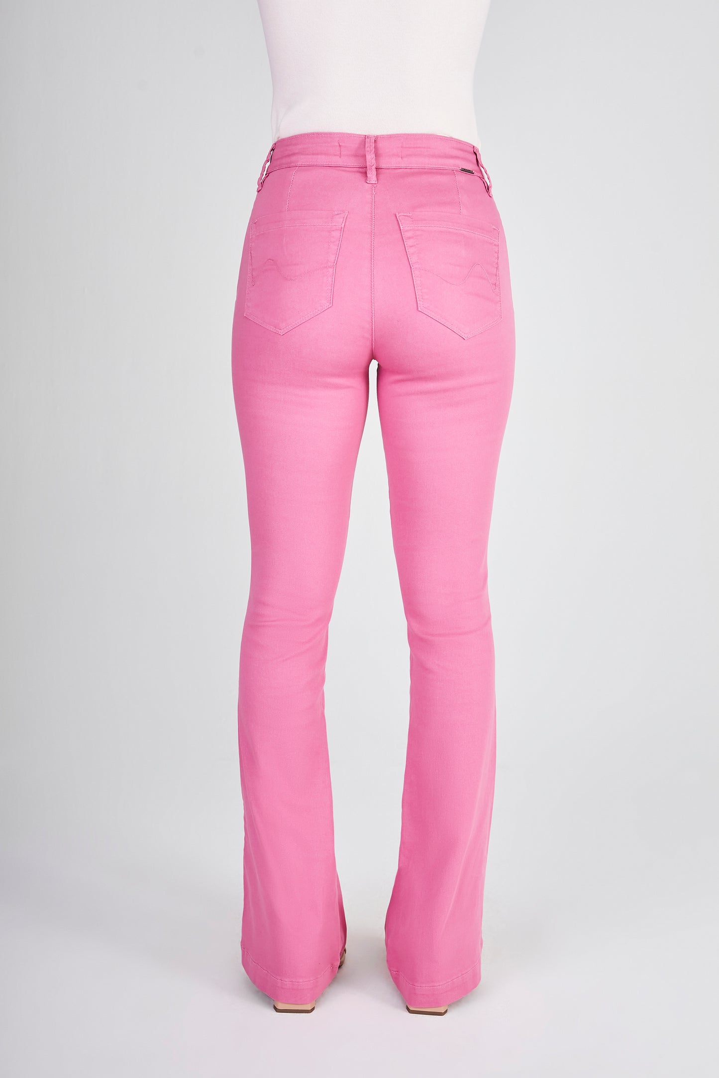 calça sarja color flare cintura intermediária alfaiataria