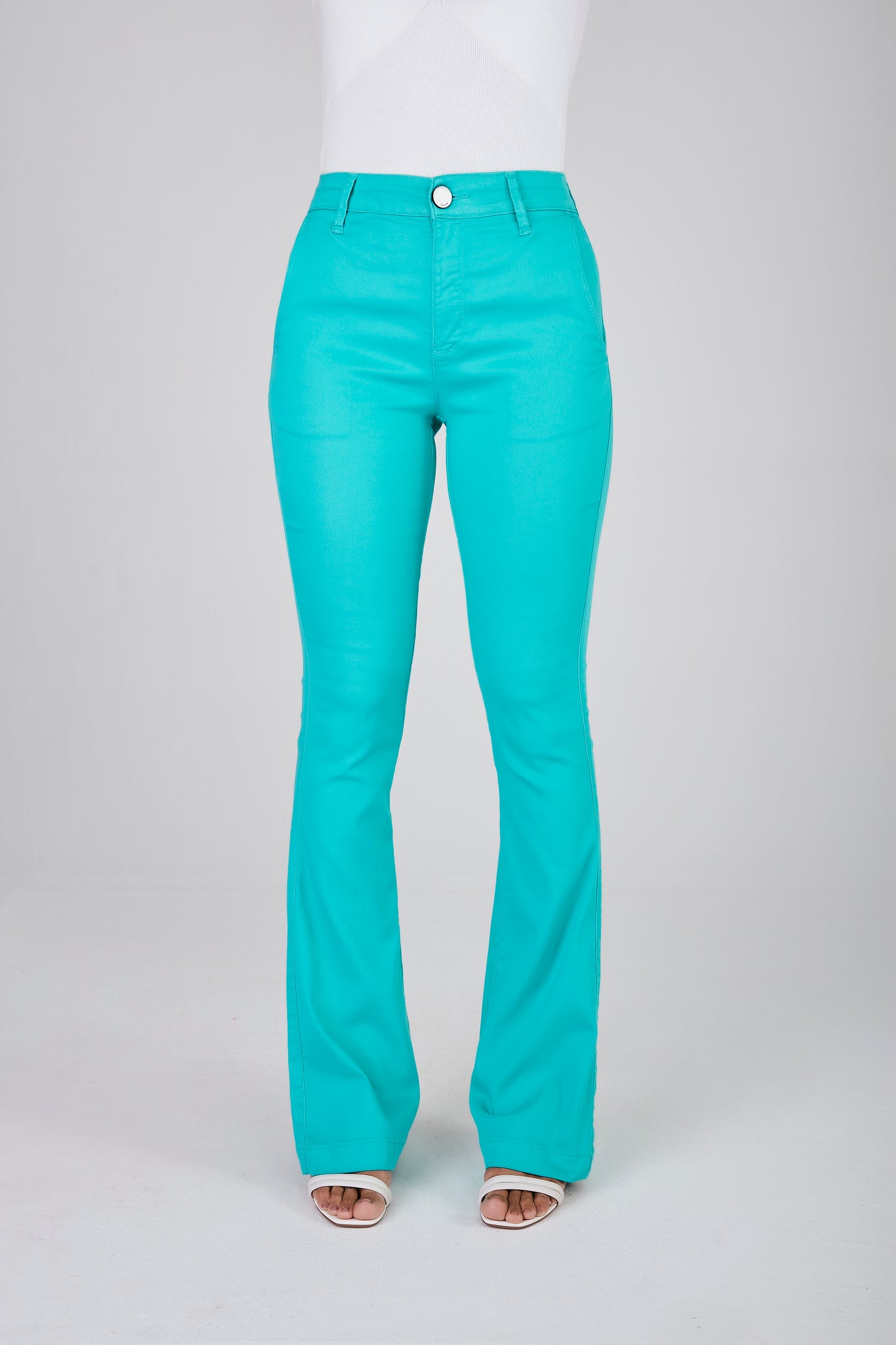 calça sarja color flare cintura intermediária alfaiataria