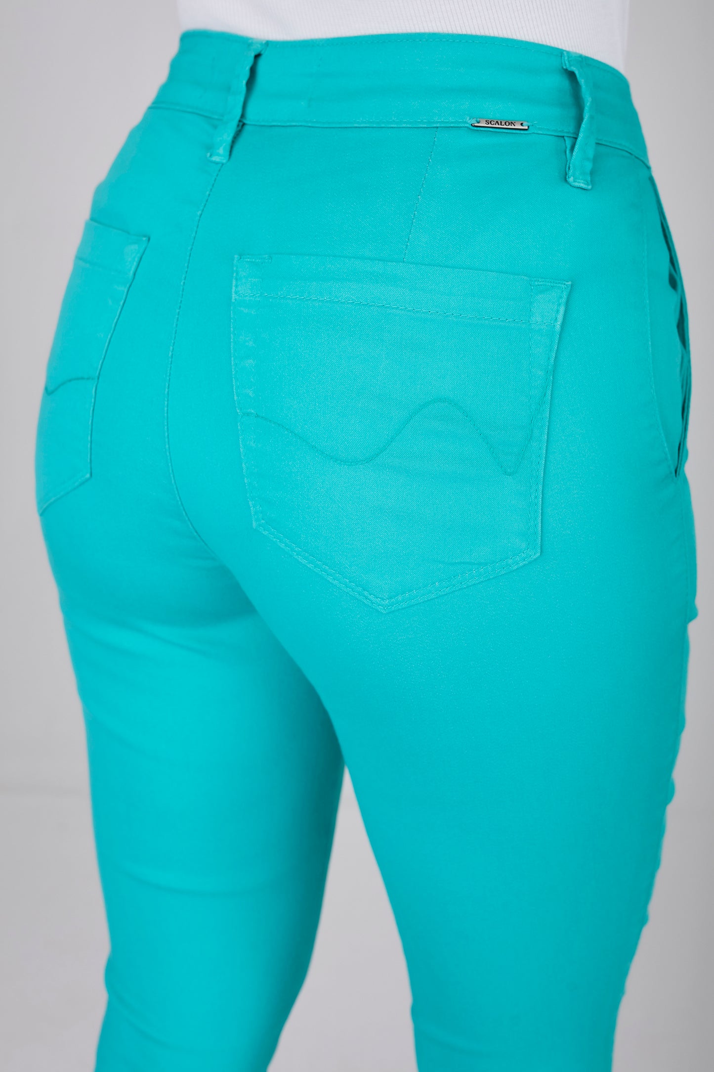 calça sarja color flare cintura intermediária alfaiataria