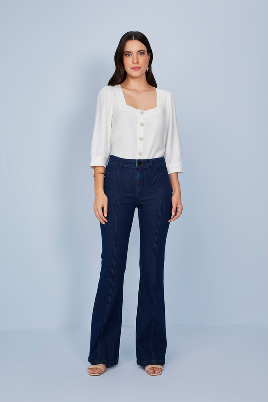 calça jeans flare cintura intermediária com nervuras
