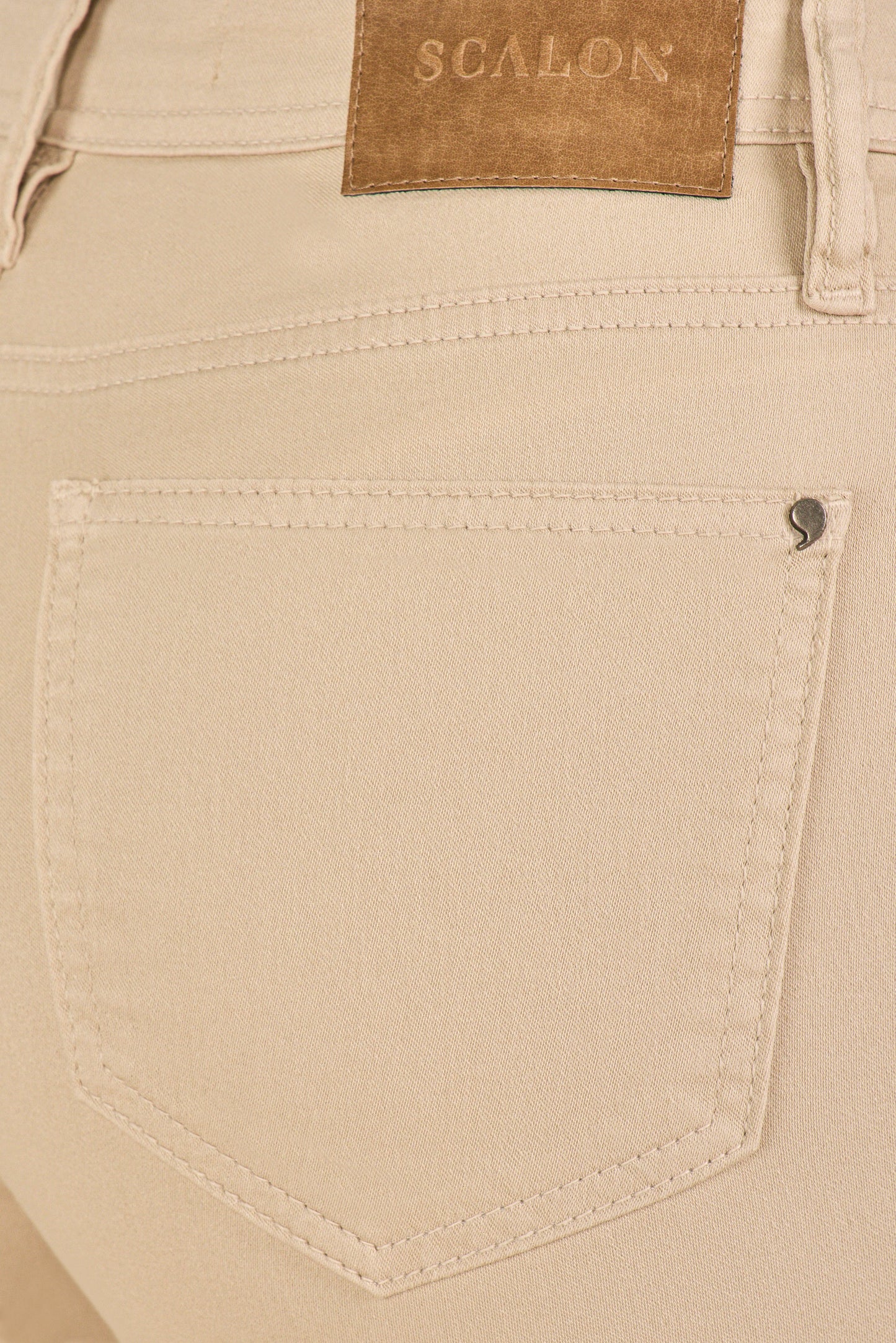 calça sarja color flare cintura intermediária básica
