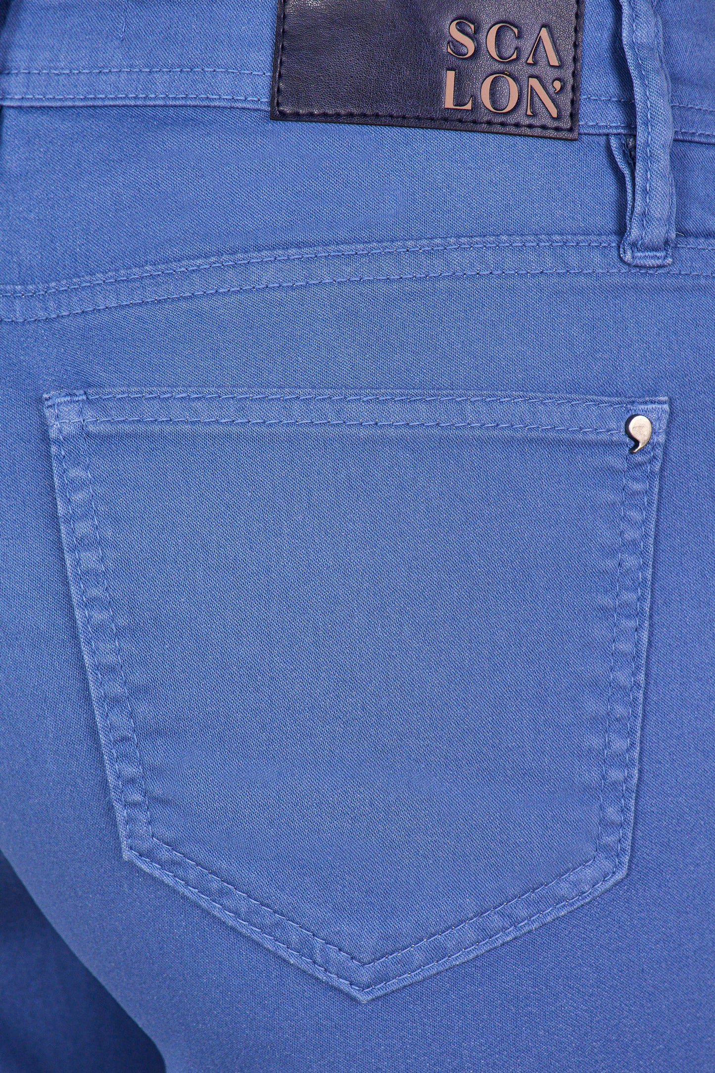 calça sarja color flare cintura intermediária básica