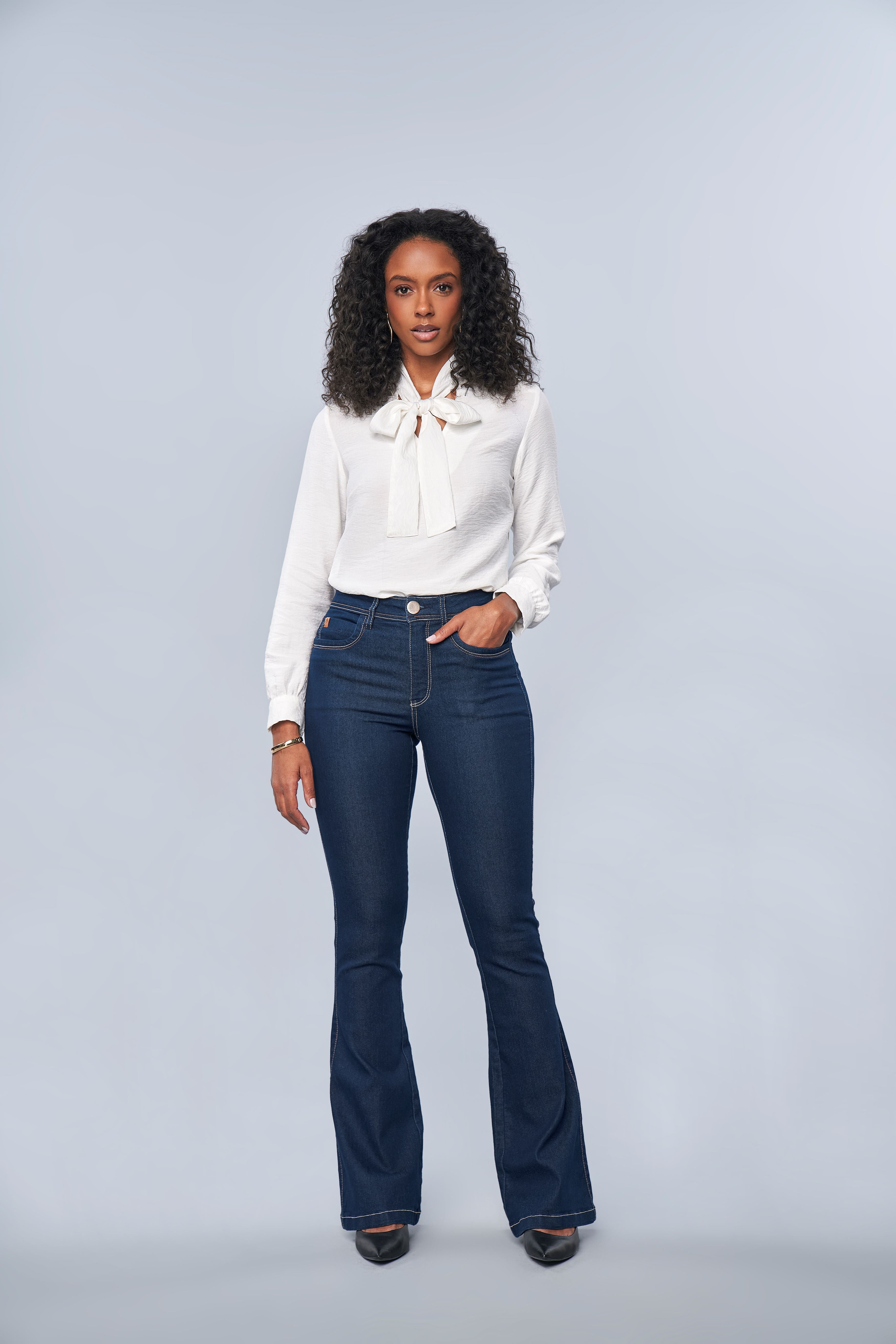 cal a jeans flare cintura intermedi ria detalhe pespontos Scalon