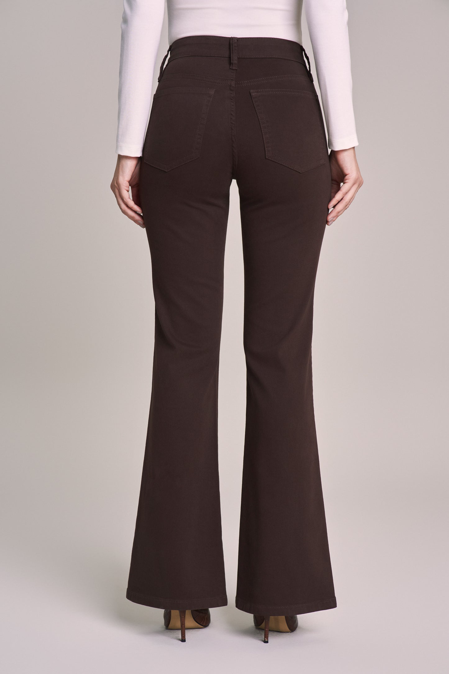 calça malha color flare cintura intermediária tradicional