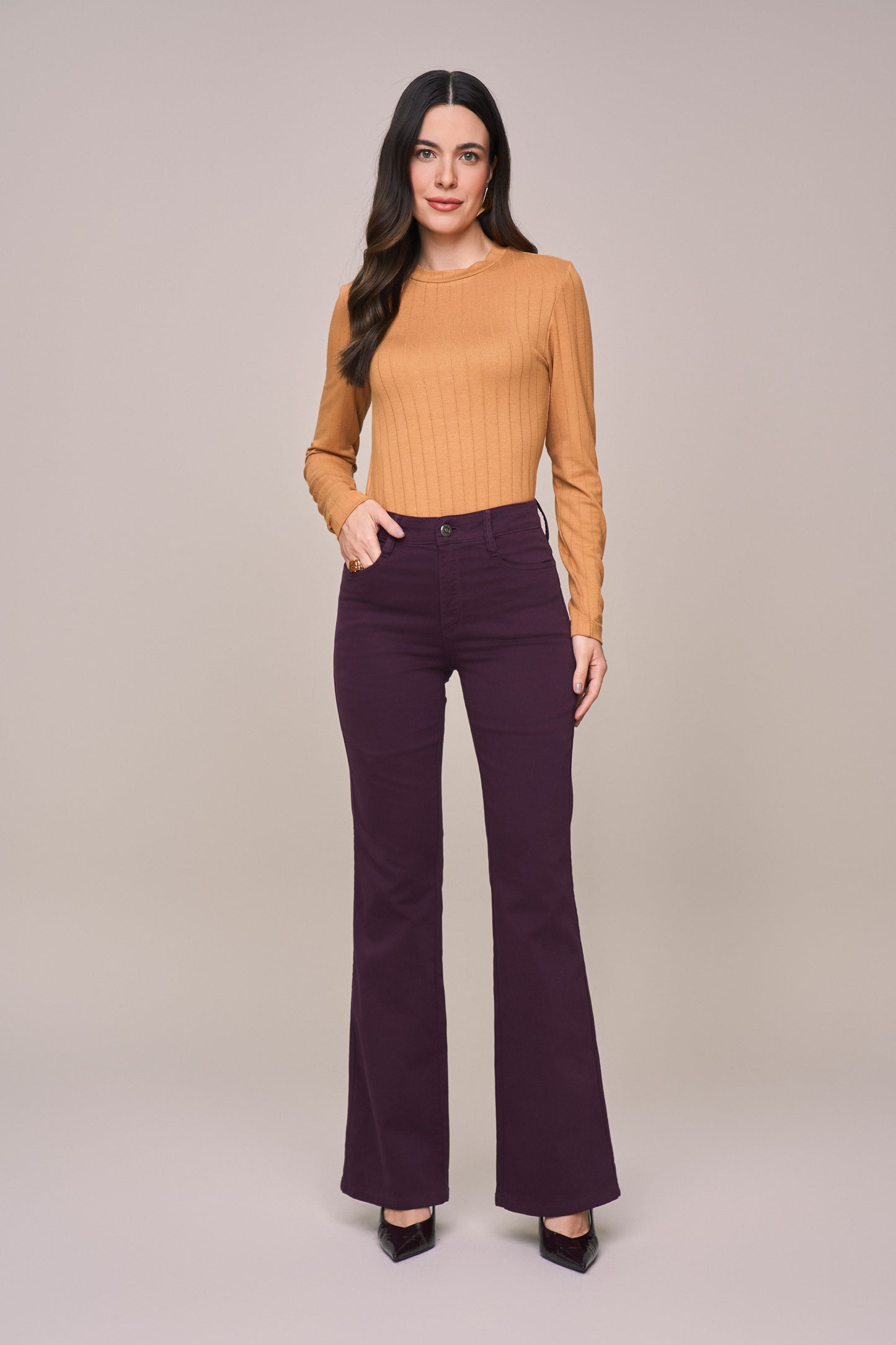 calça malha color flare cintura intermediária tradicional