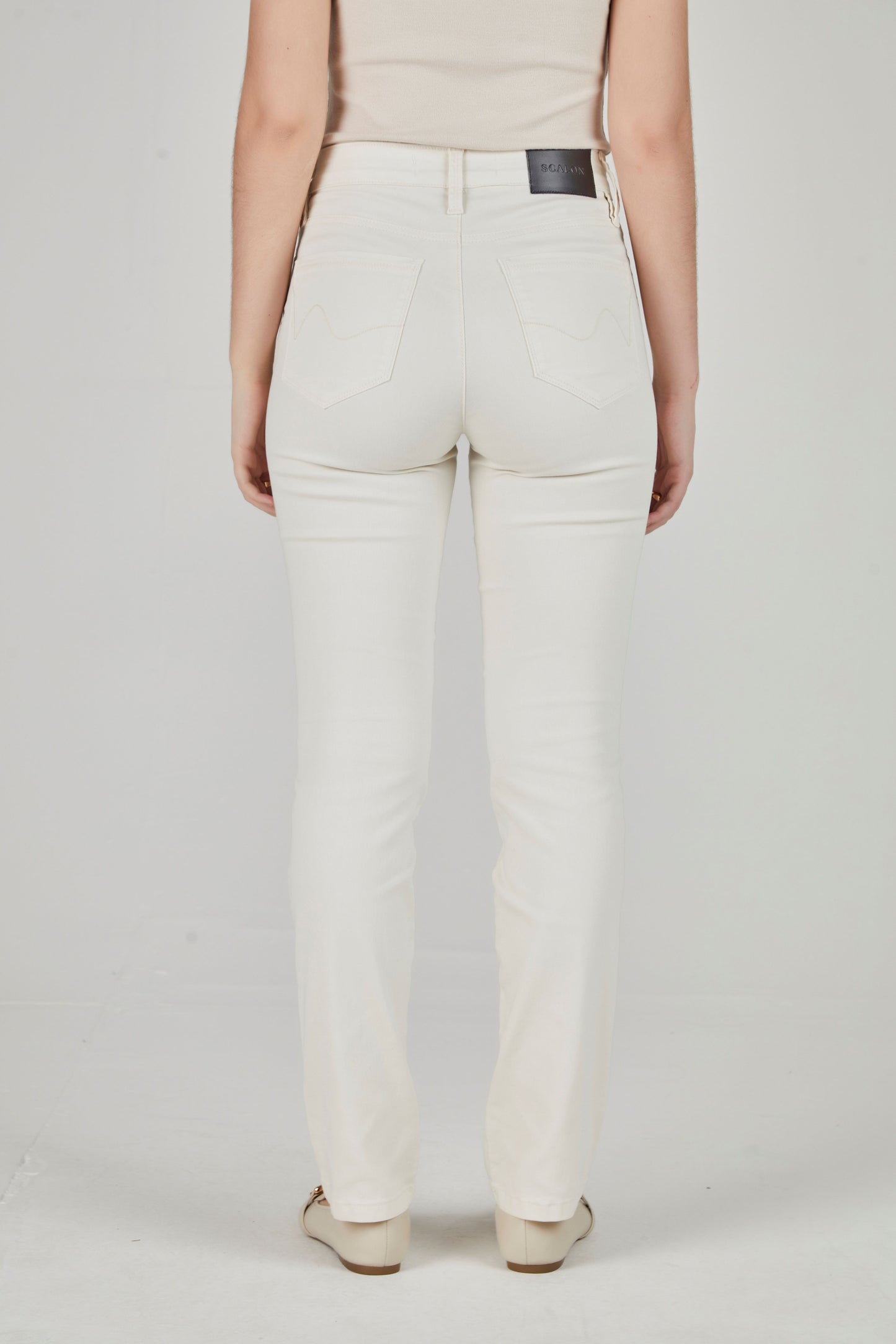 calça sarja color reta cintura intermediária básica