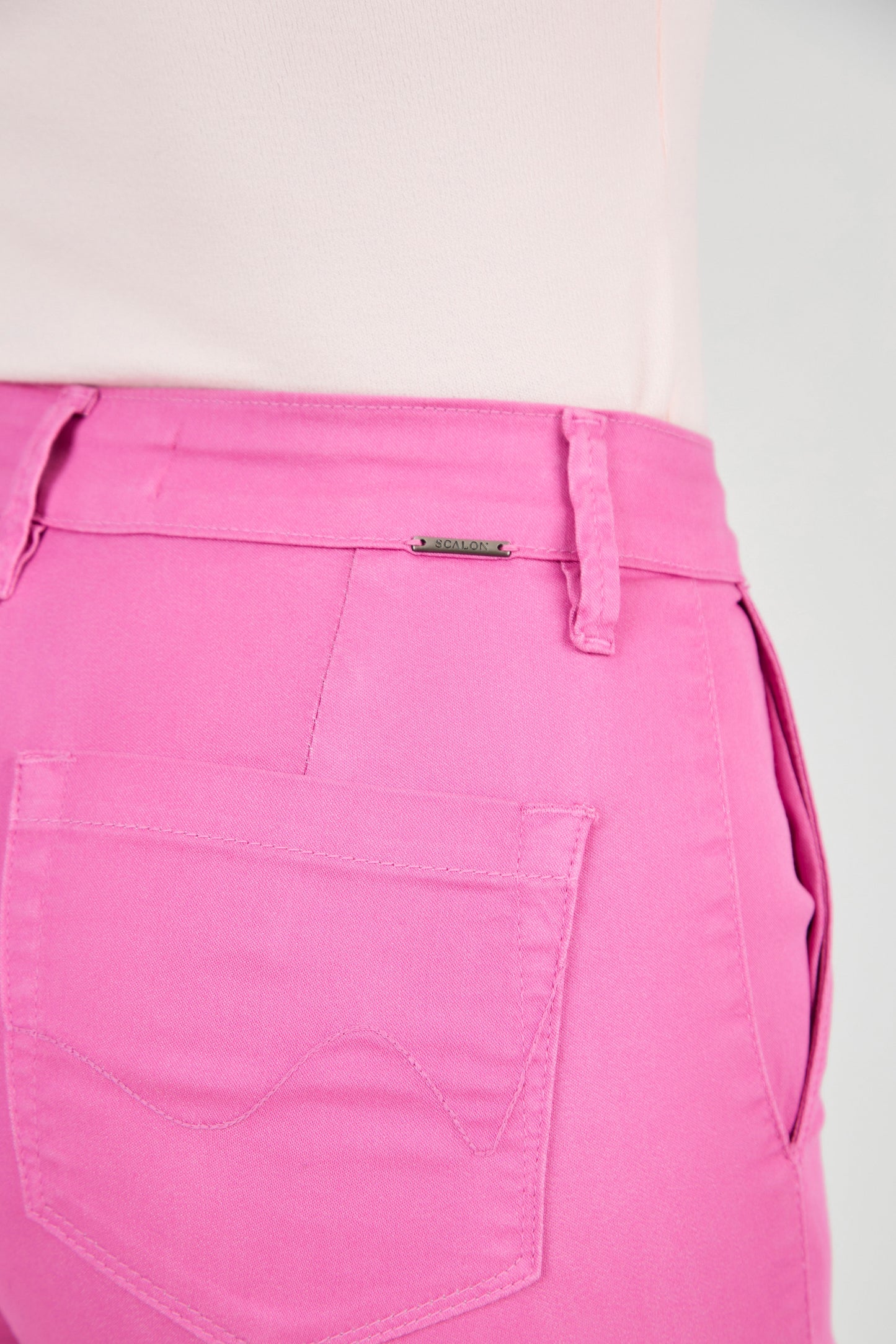 calça sarja color reta cintura intermediária alfaiataria
