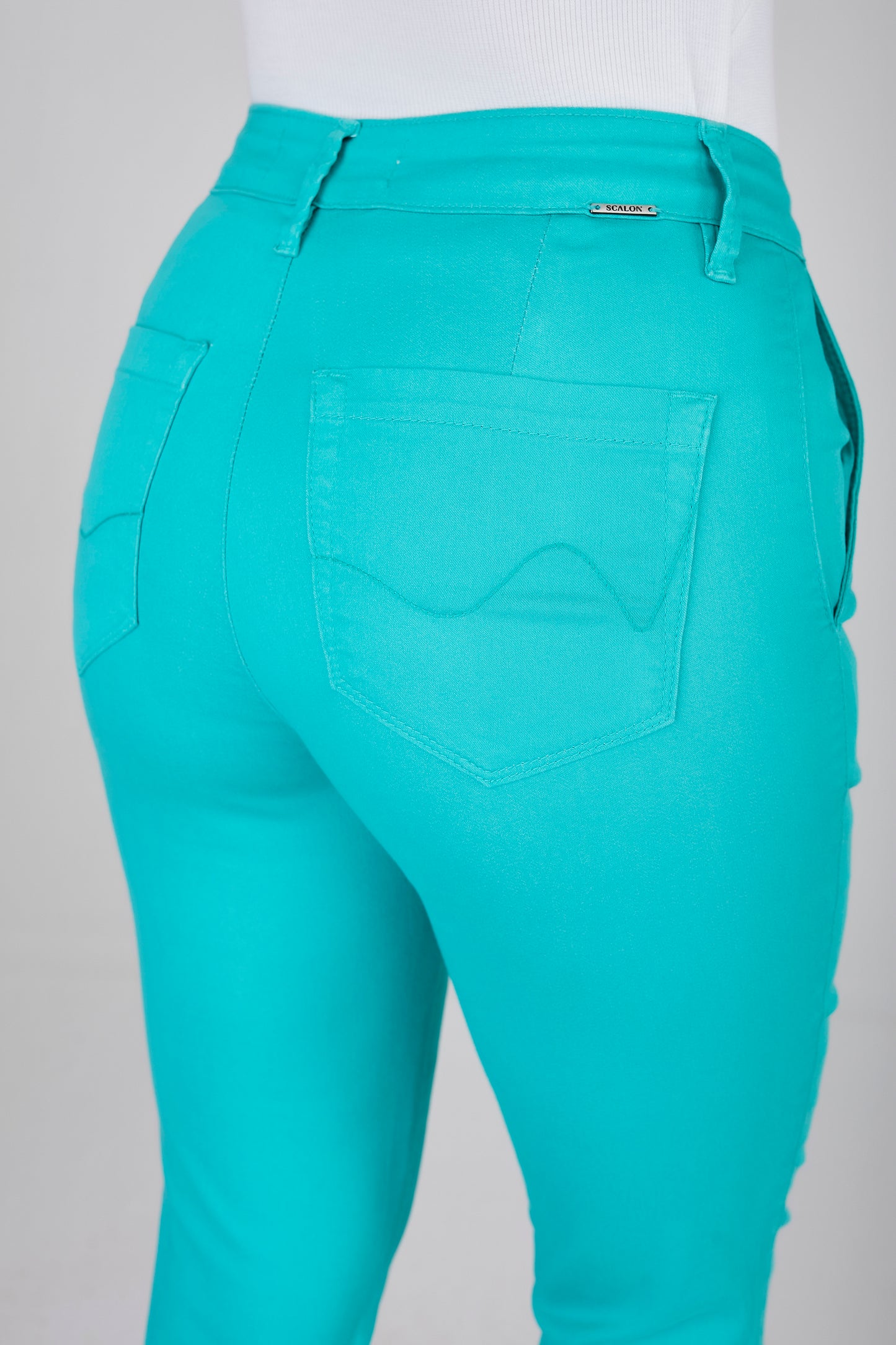 calça sarja color reta cintura intermediária alfaiataria
