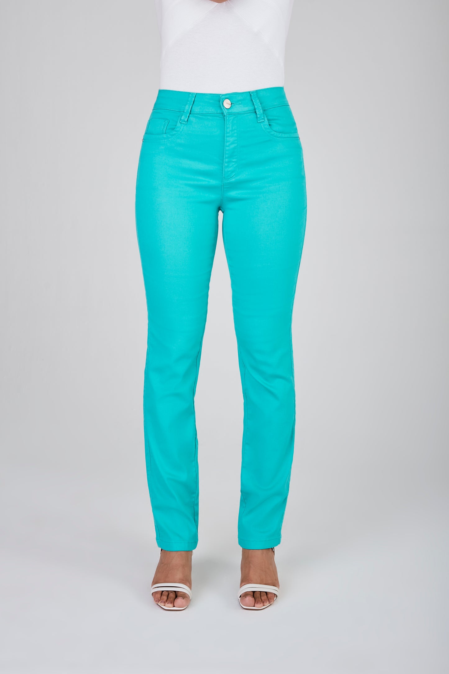 calça sarja color reta cintura intermediária básica