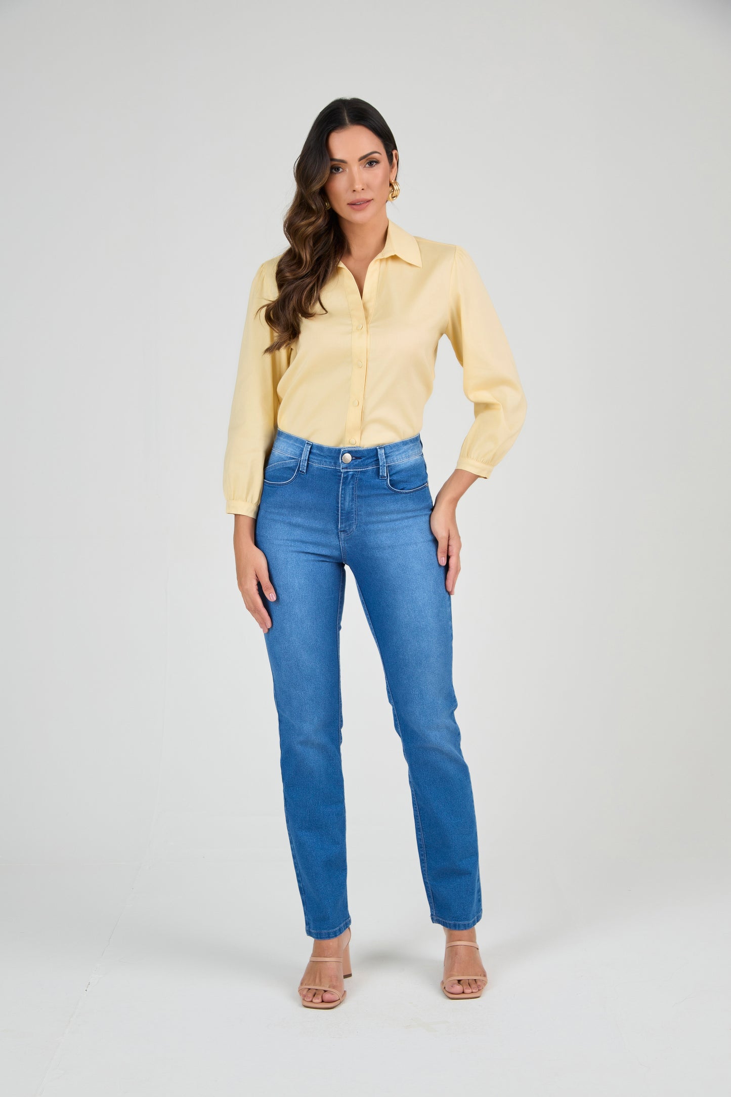 calça jeans reta cintura intermediria
