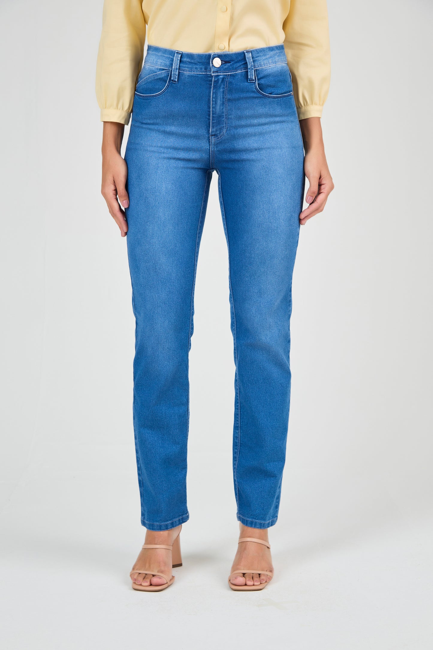 calça jeans reta cintura intermediria