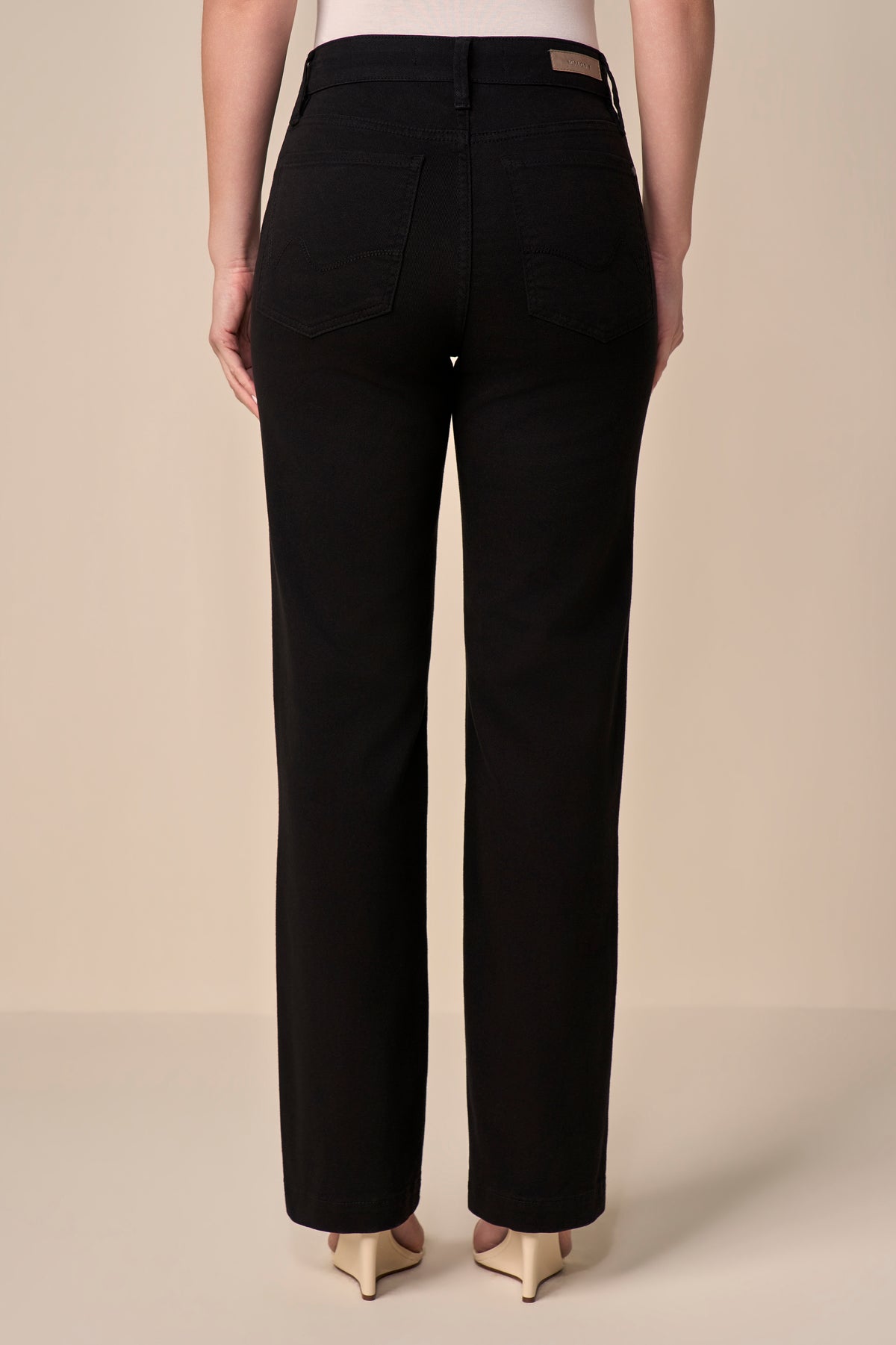 calça sarja color reta cintura intermediária com bordado