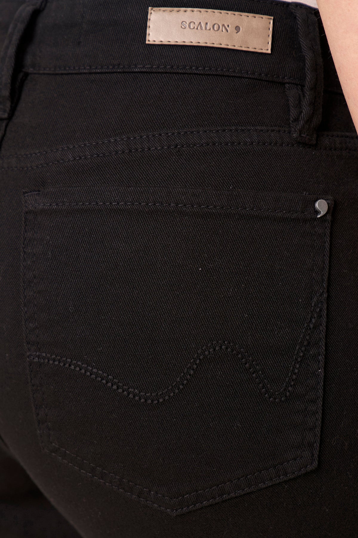 calça sarja color reta cintura intermediária com bordado