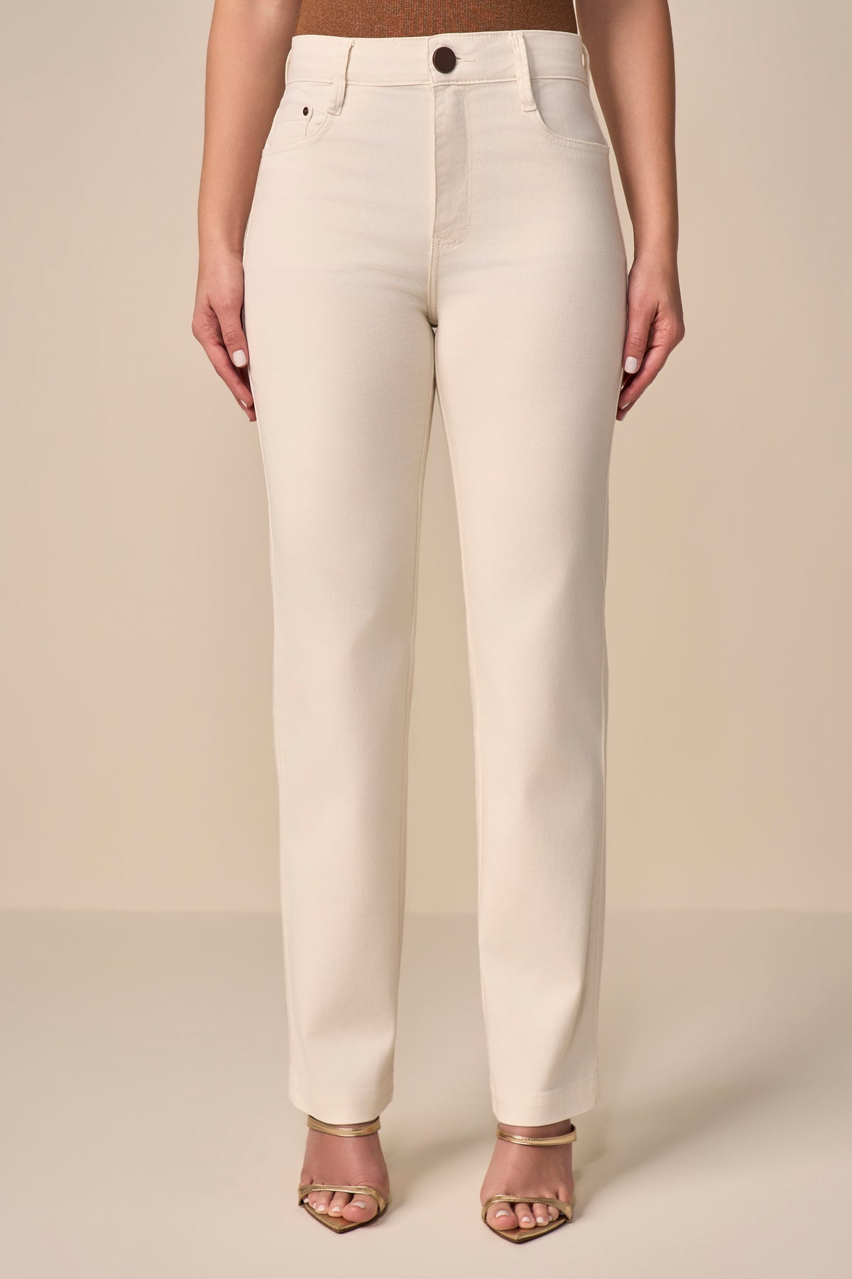 calça sarja color reta cintura intermediária com bordado