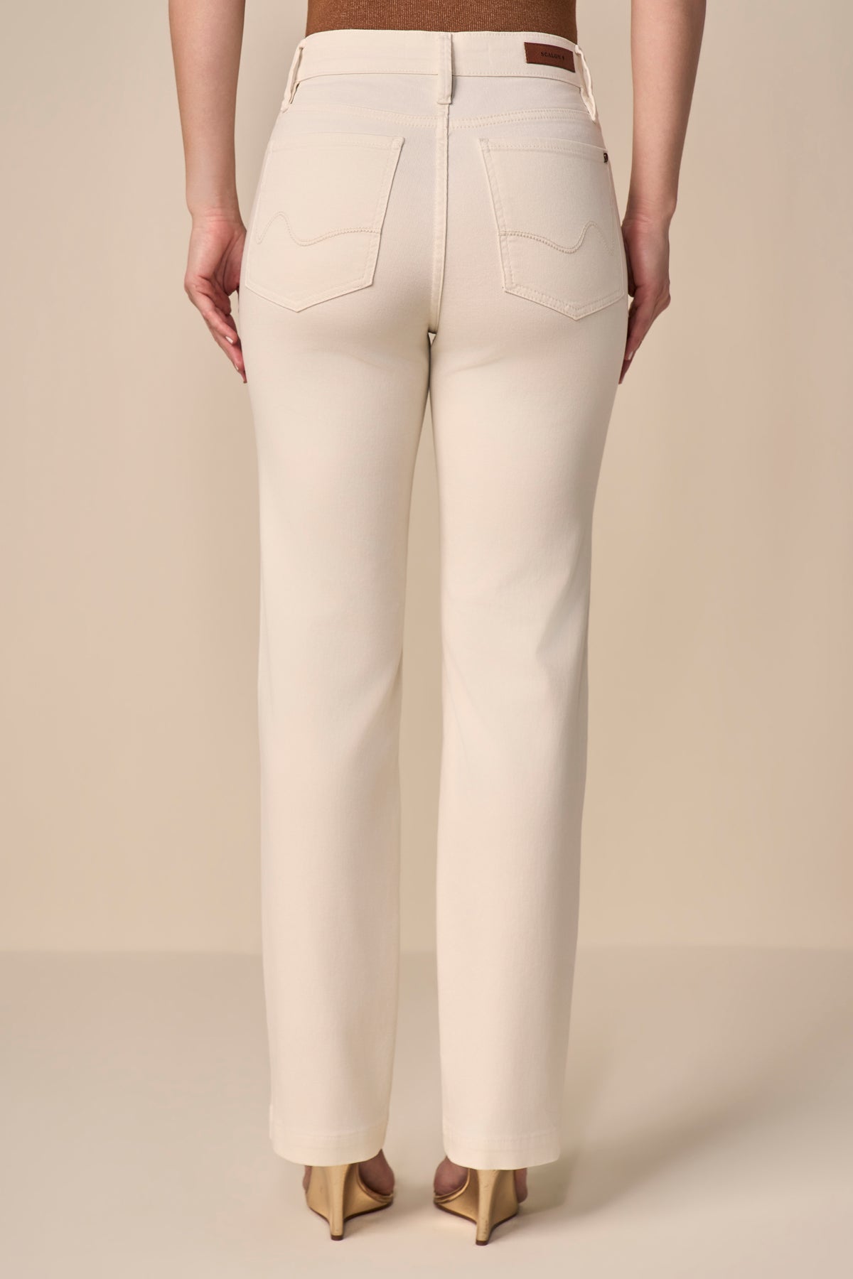 calça sarja color reta cintura intermediária com bordado
