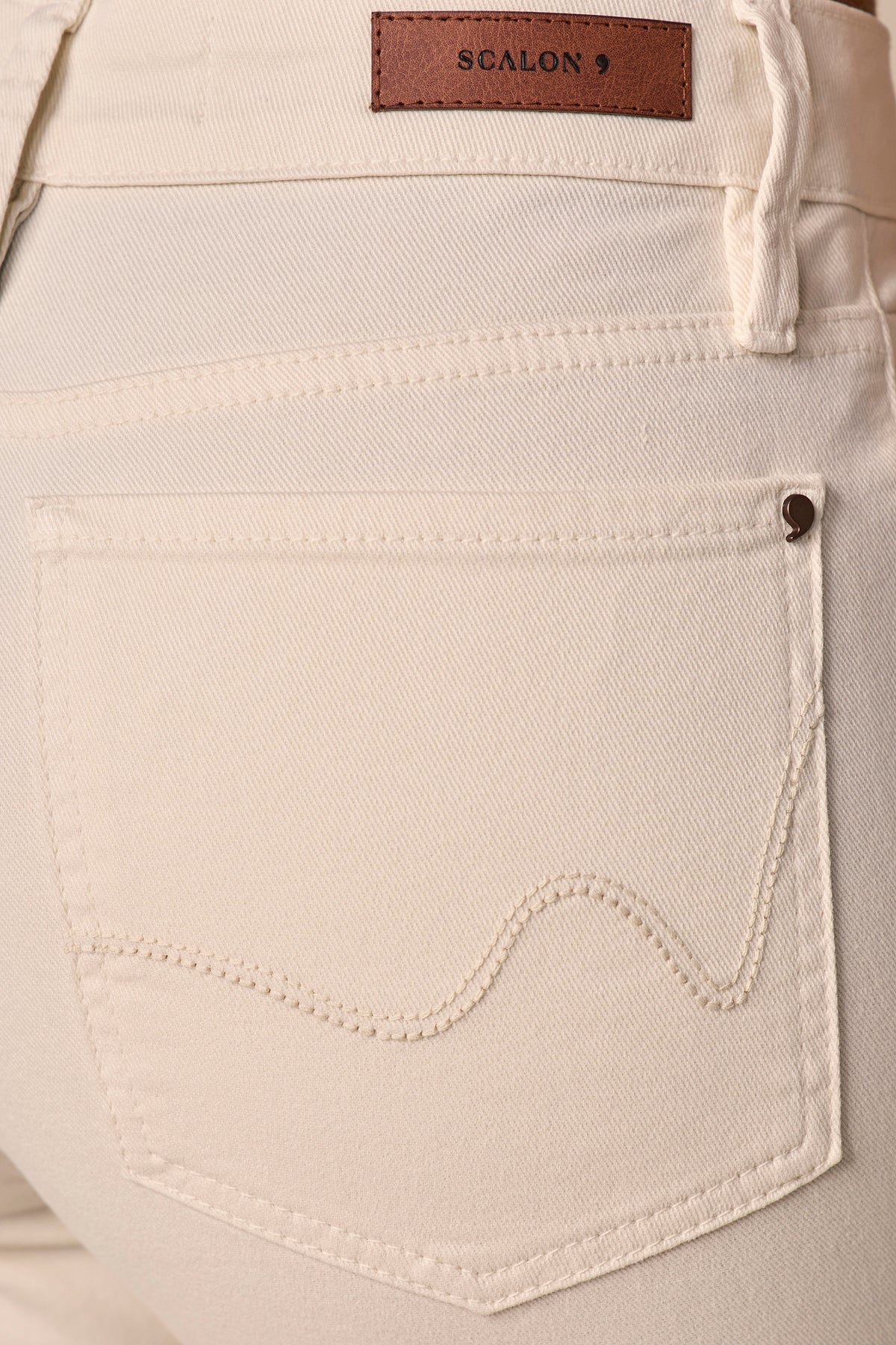 calça sarja color reta cintura intermediária com bordado