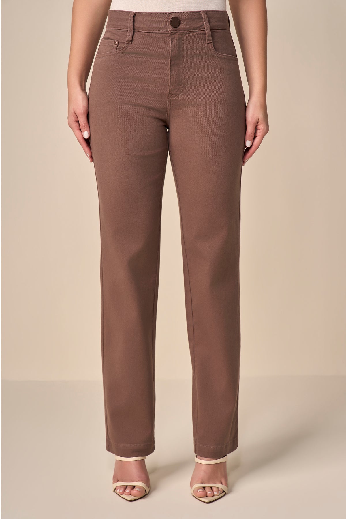calça sarja color reta cintura intermediária com bordado