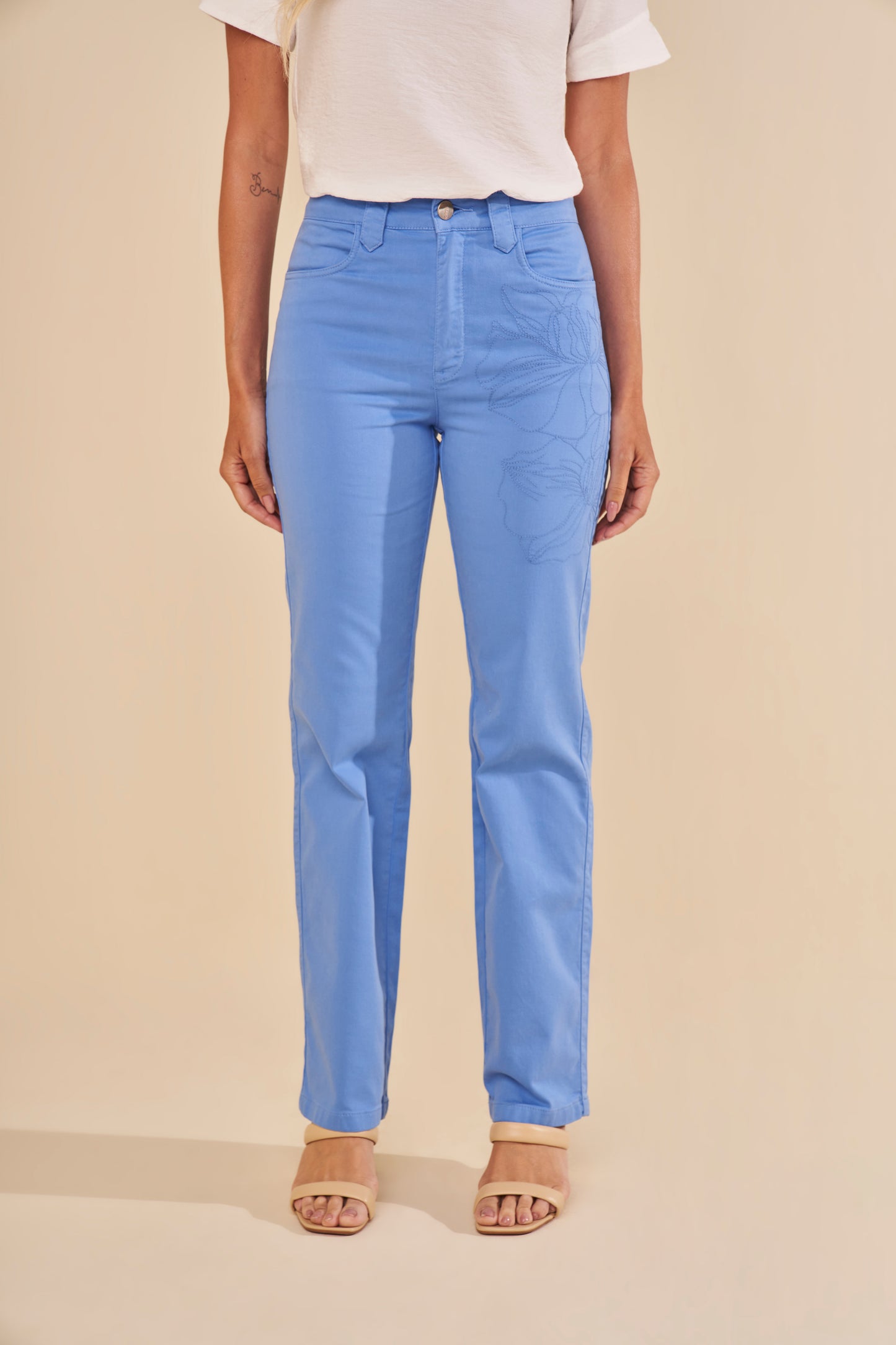 calça malha color reta cintura intermediária com bordado