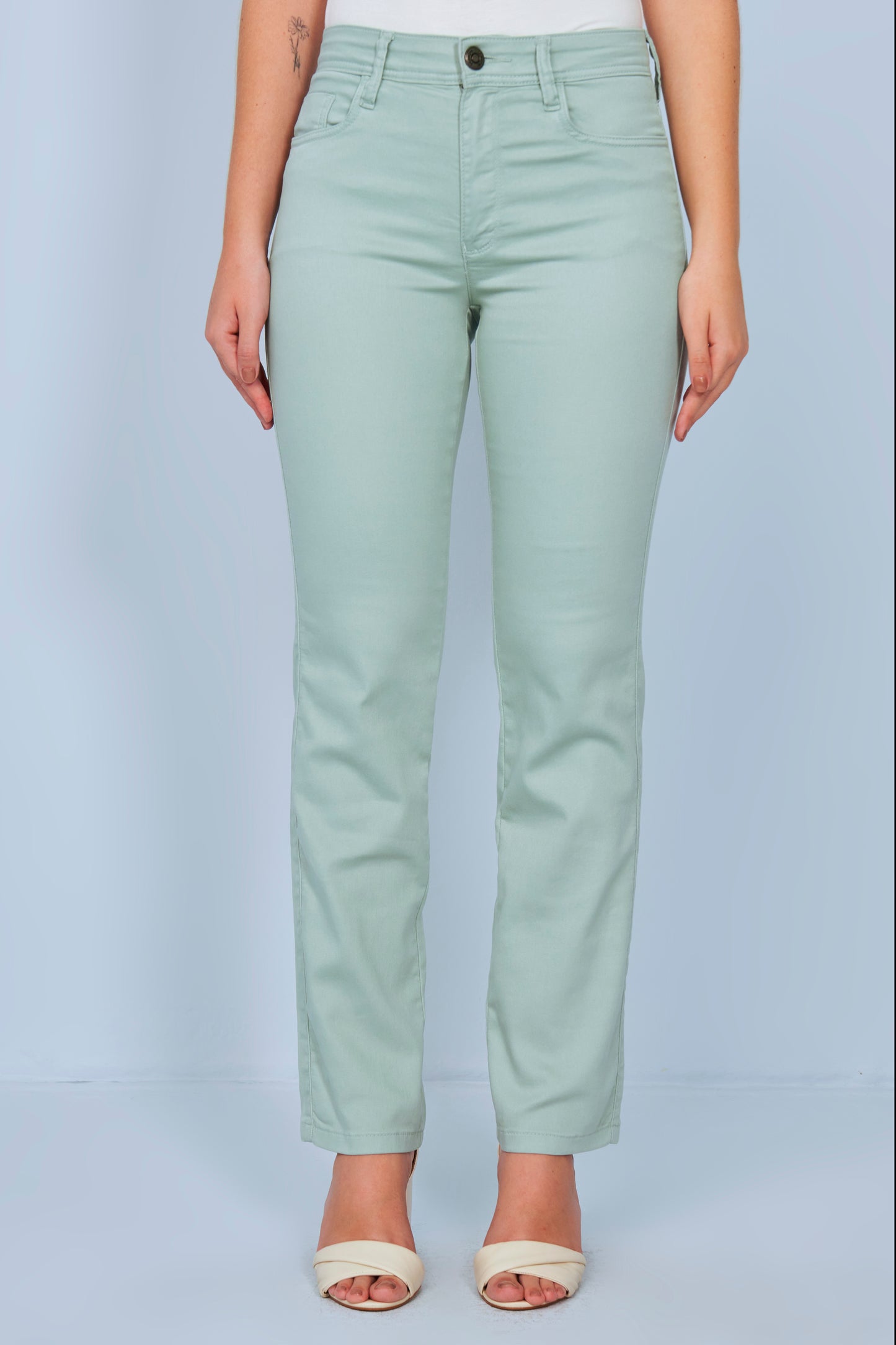 calça sarja color reta cintura intermediária básica