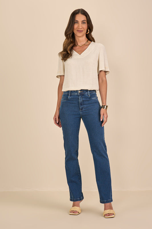 calça jeans reta cintura intermediária com detalhe pesponto