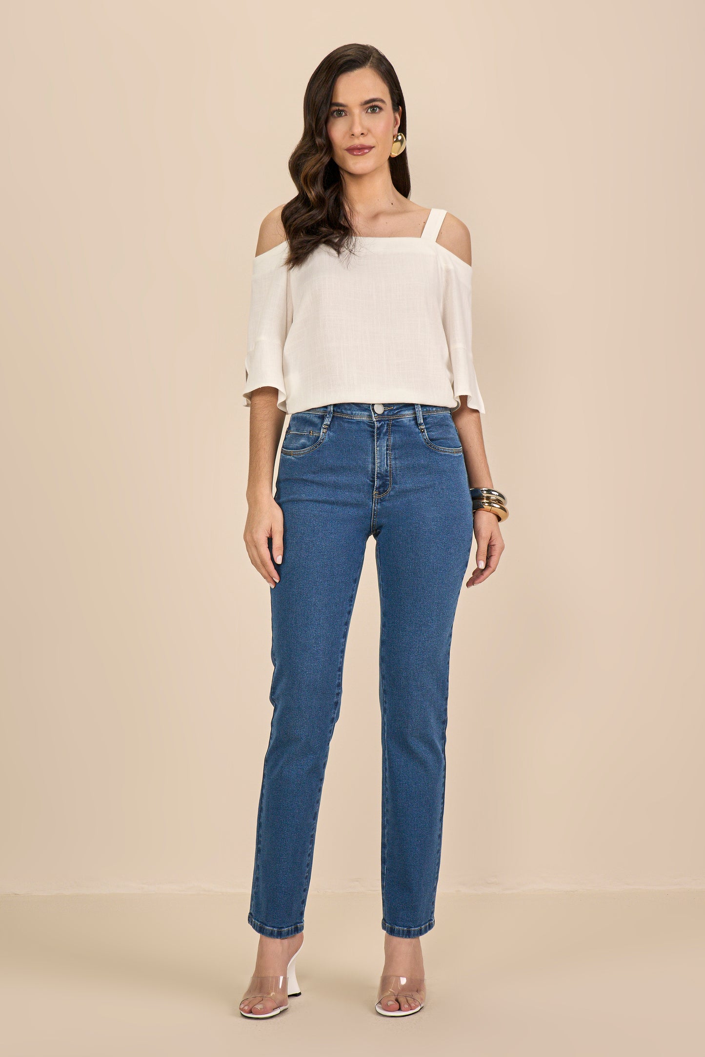 calça jeans reta cintura intermediária com cristais