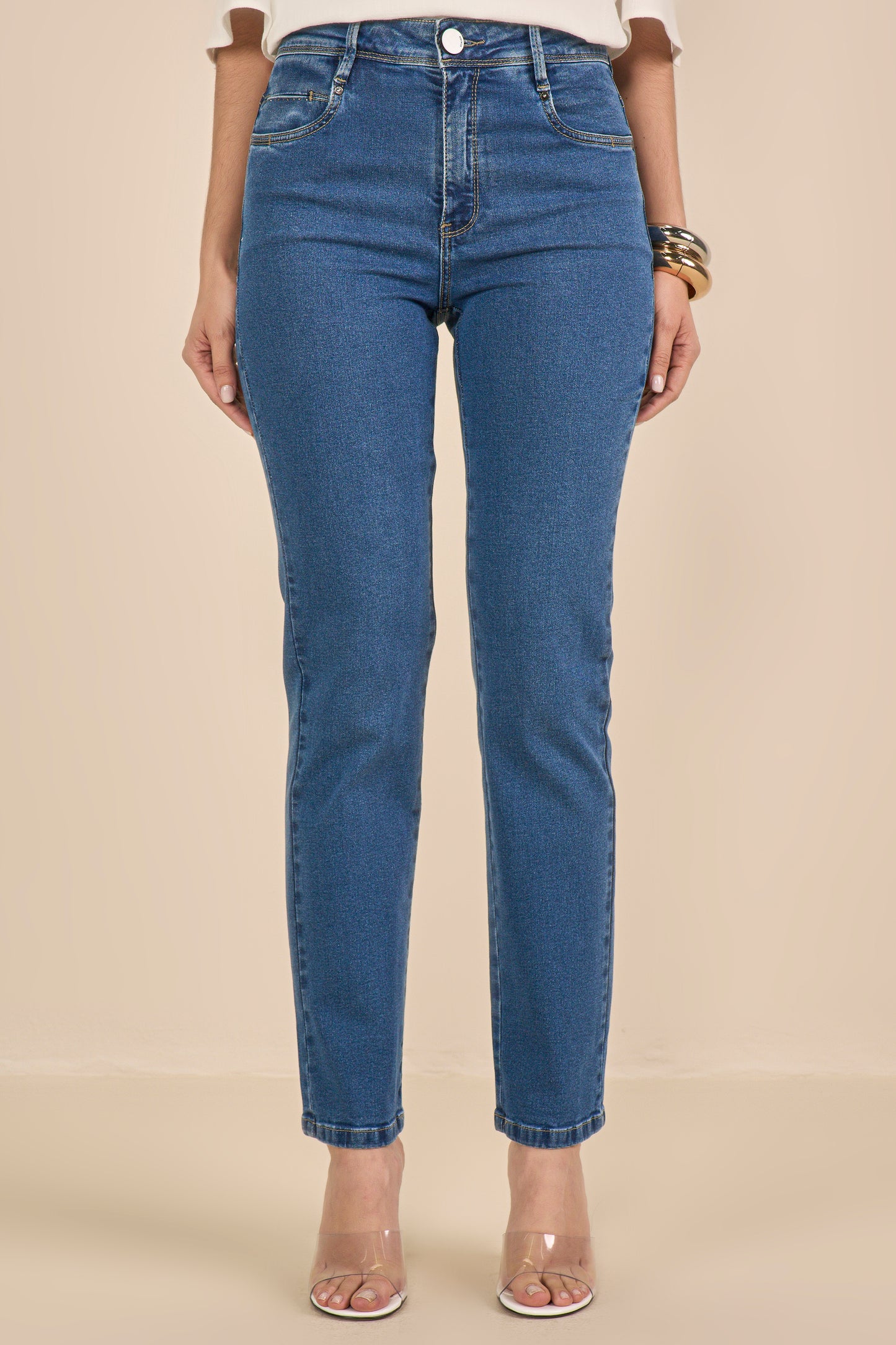 calça jeans reta cintura intermediária com cristais