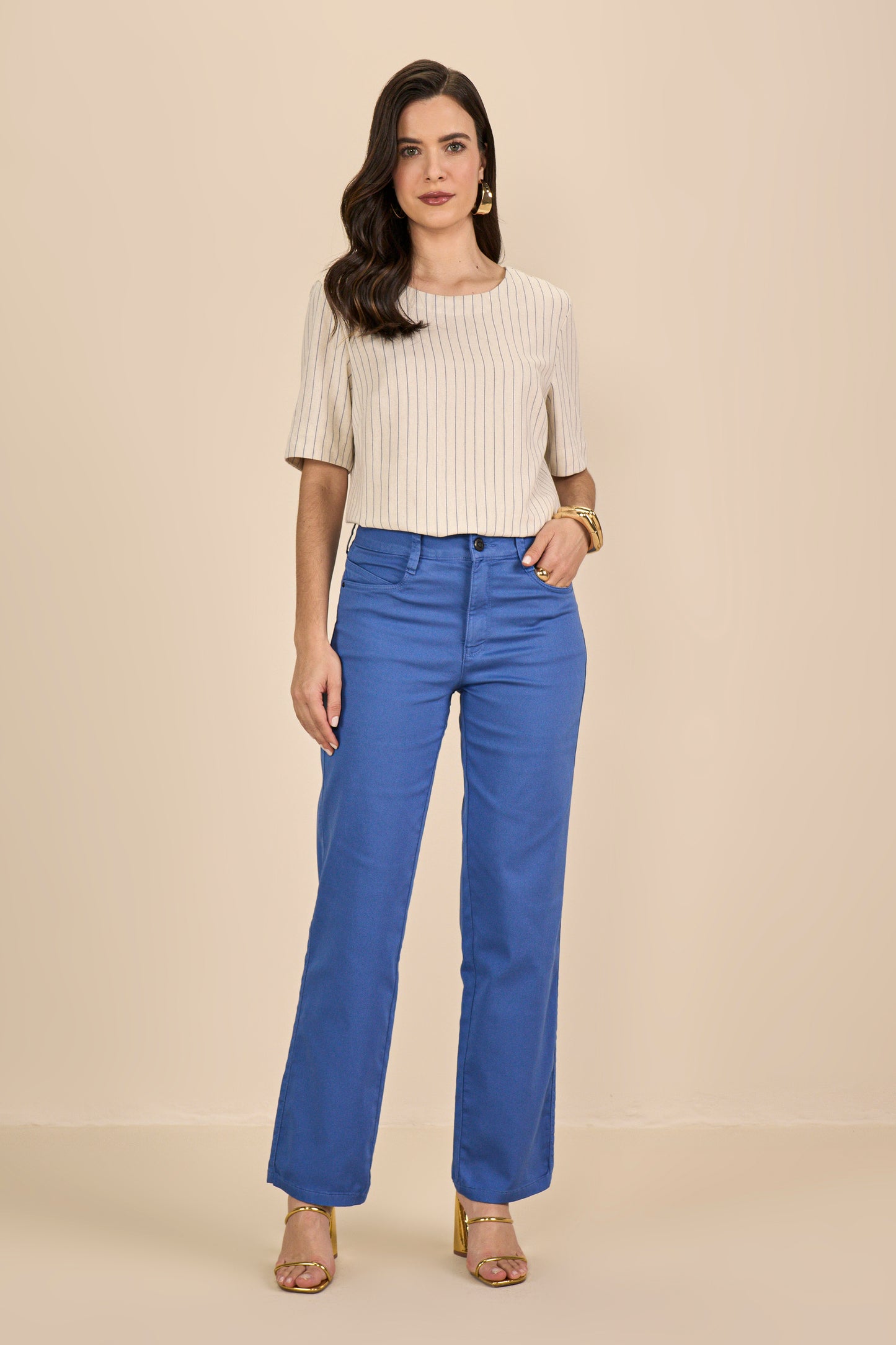 calça sarja color reta cintura intermediária com cristais