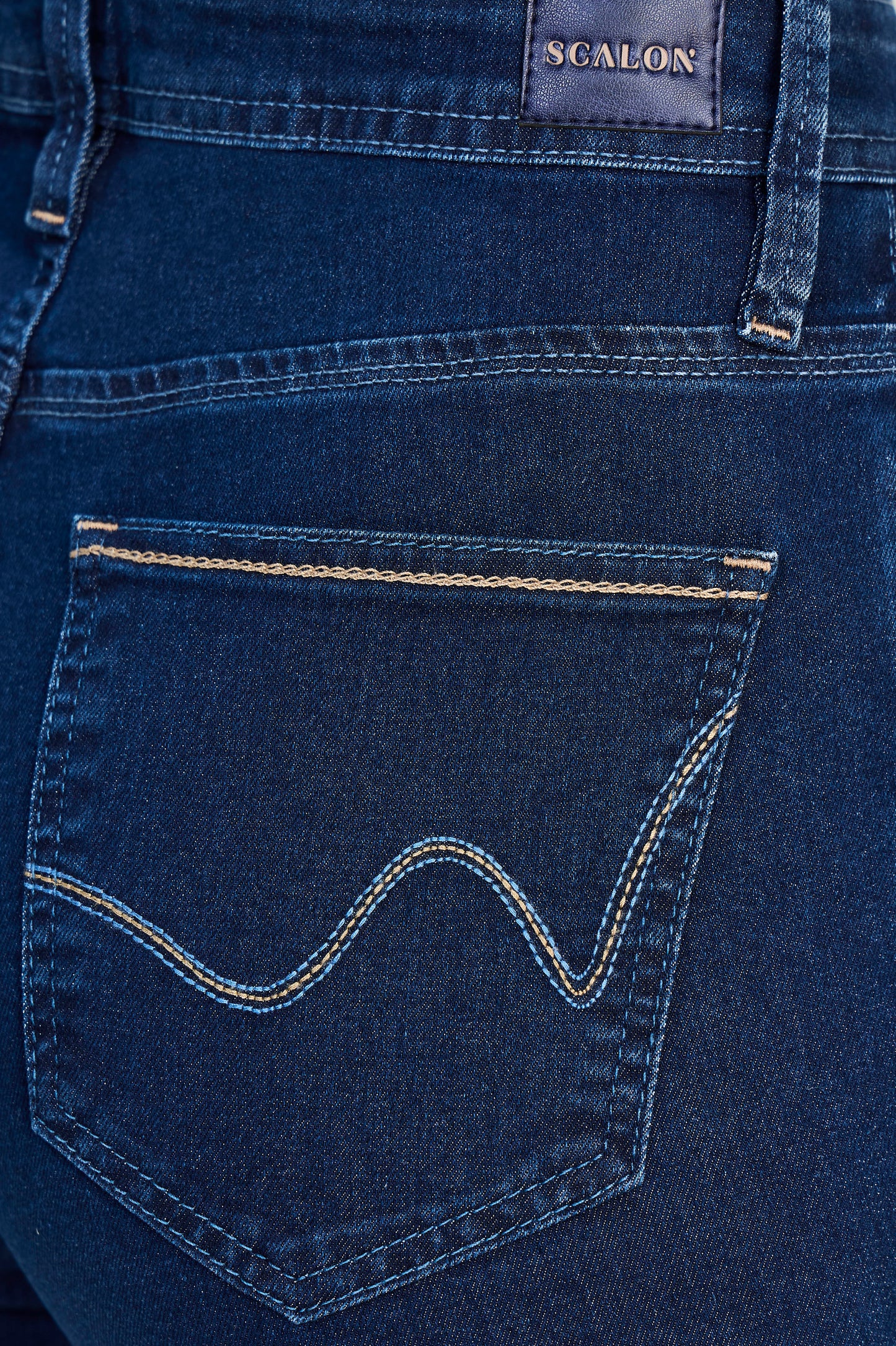 calça jeans reta cintura intermediária com ponto corrente