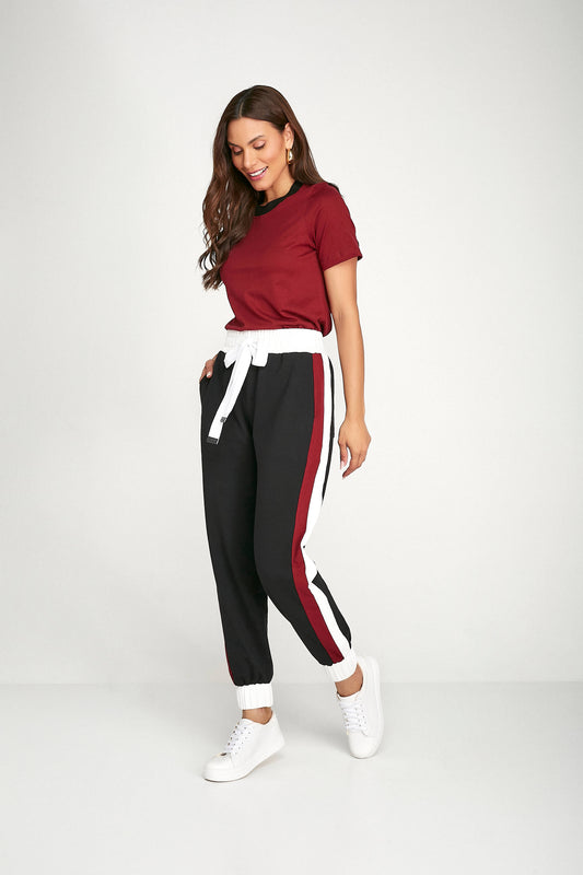 calça moletom jogger com recortes