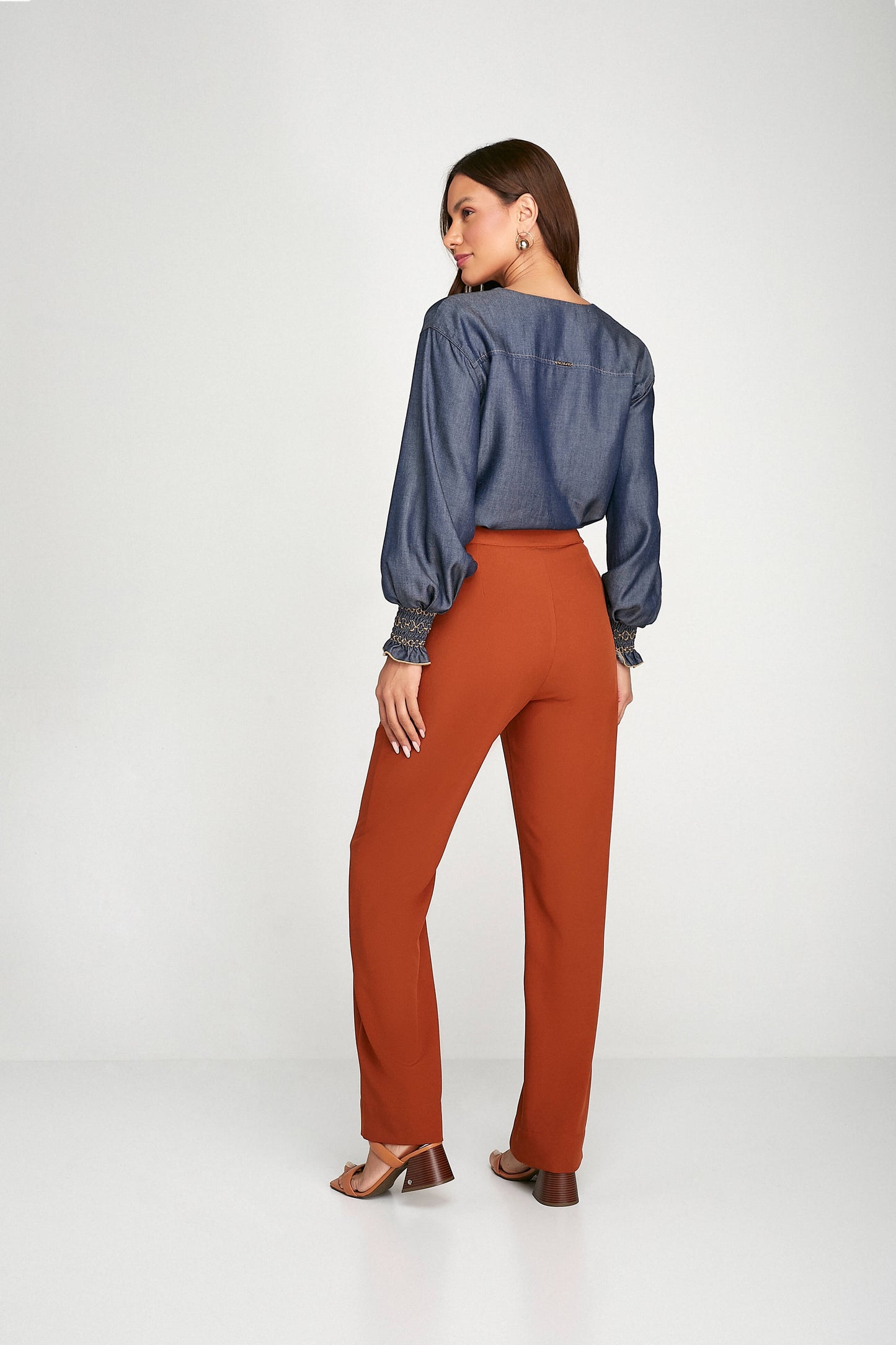 calça crepe reta cintura alta alfaiataria