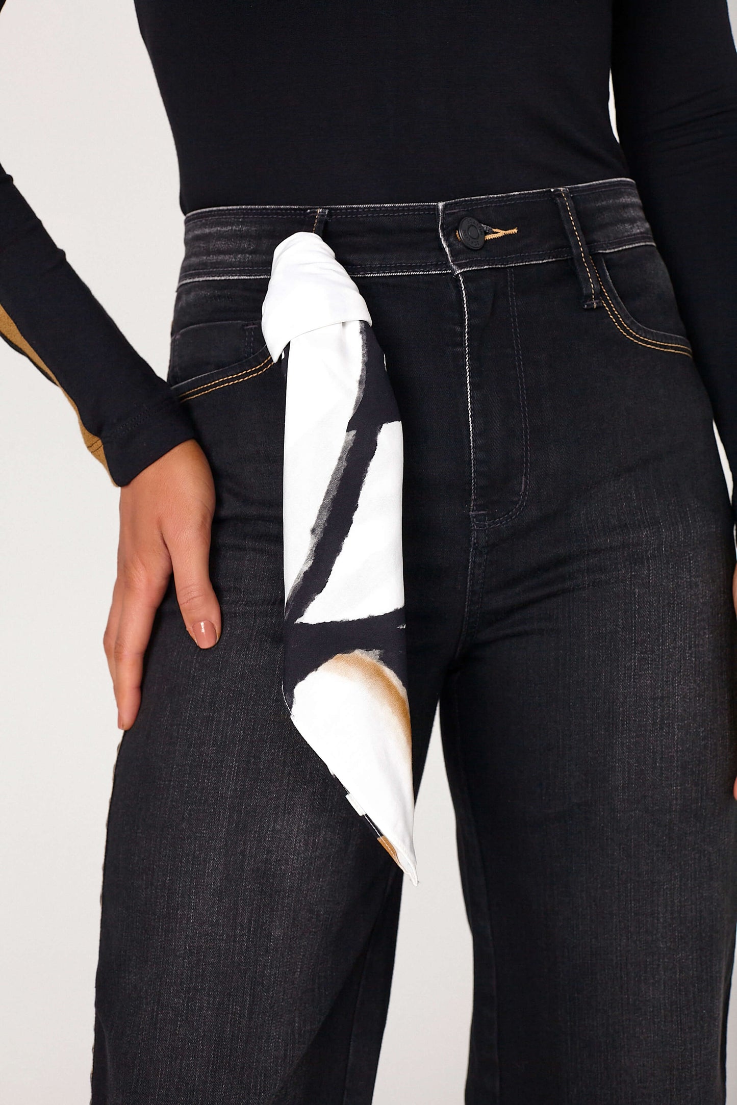 calça jeans pantcropped cintura intermediária com lenço