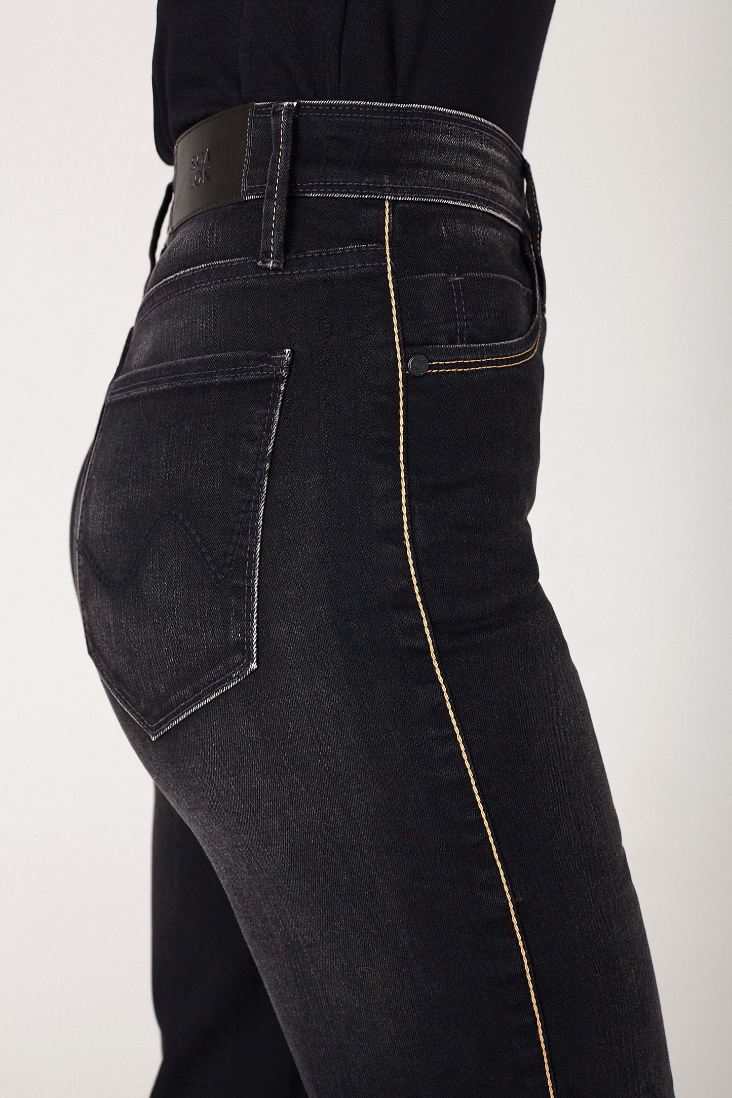 calça jeans pantcropped cintura intermediária com lenço