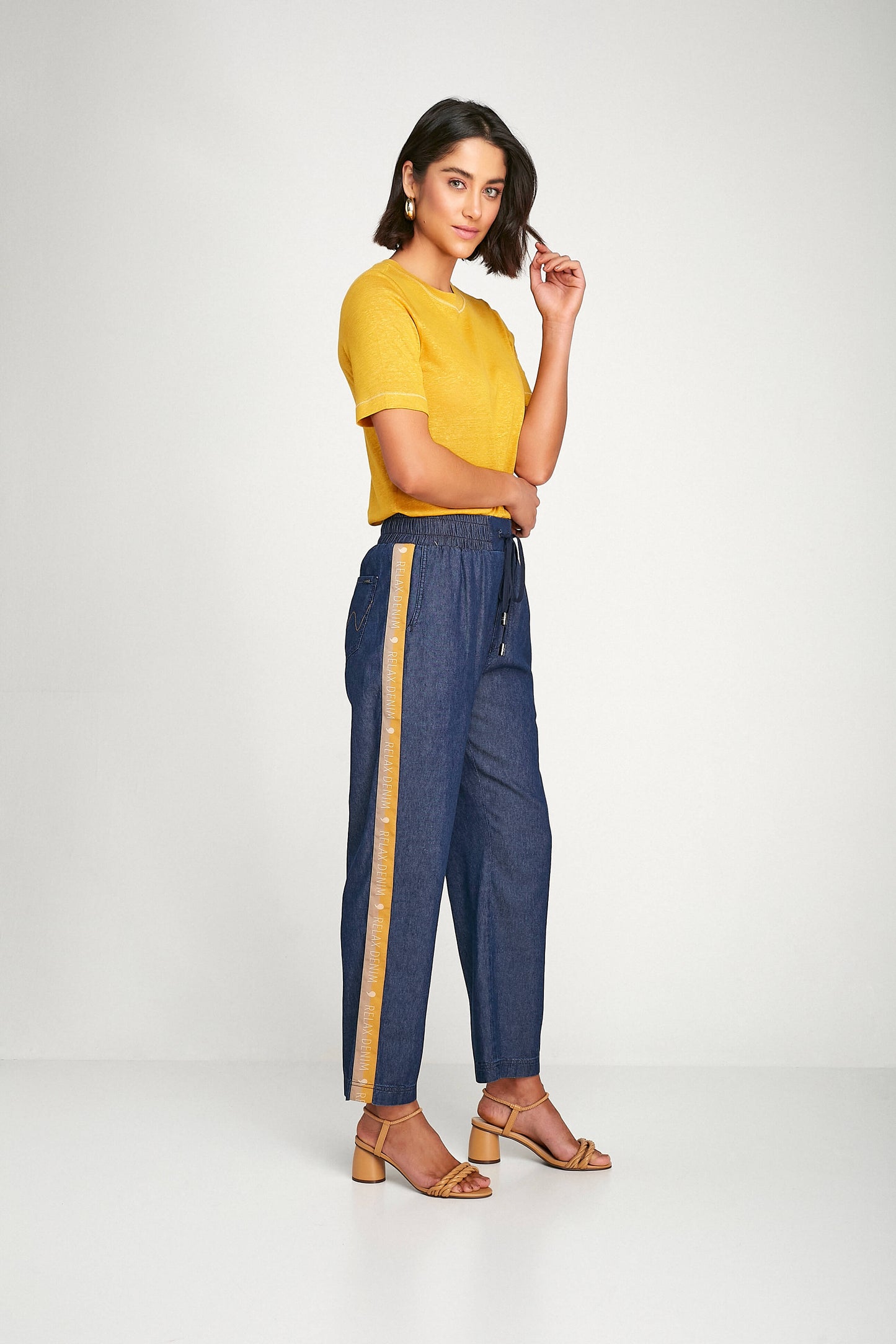 calça jeans pijama cintura intermediária com galão