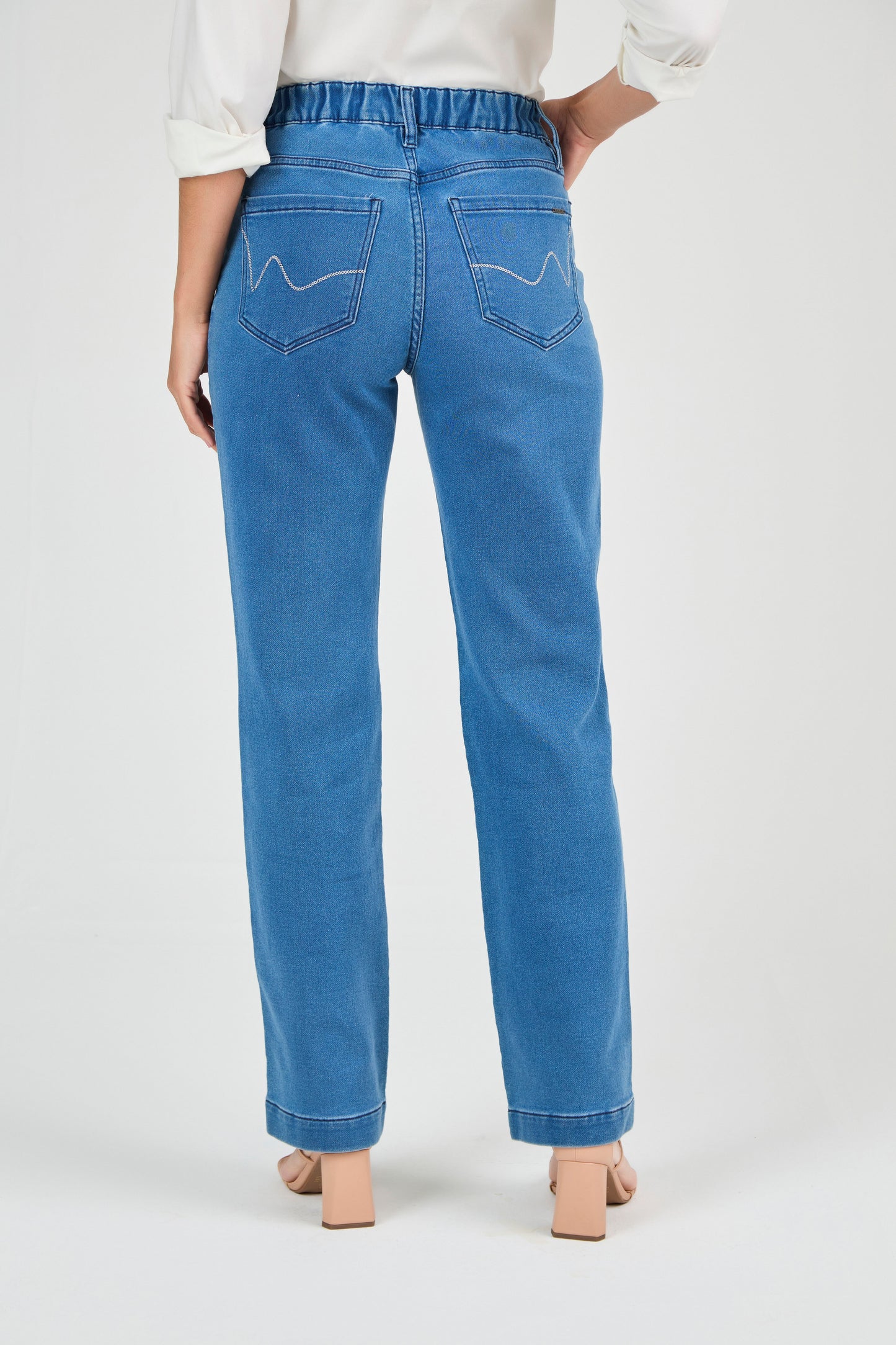 calça jeans malha reta cintura intermediria com bordado