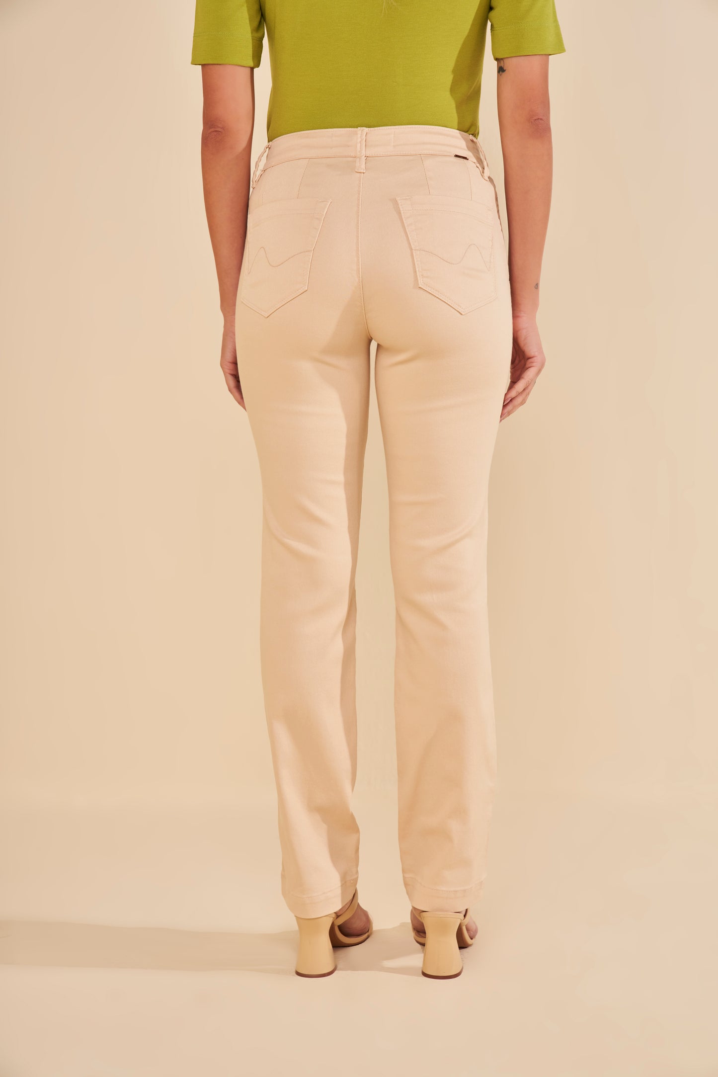 calça sarja color reta cintura intermediária alfaiataria