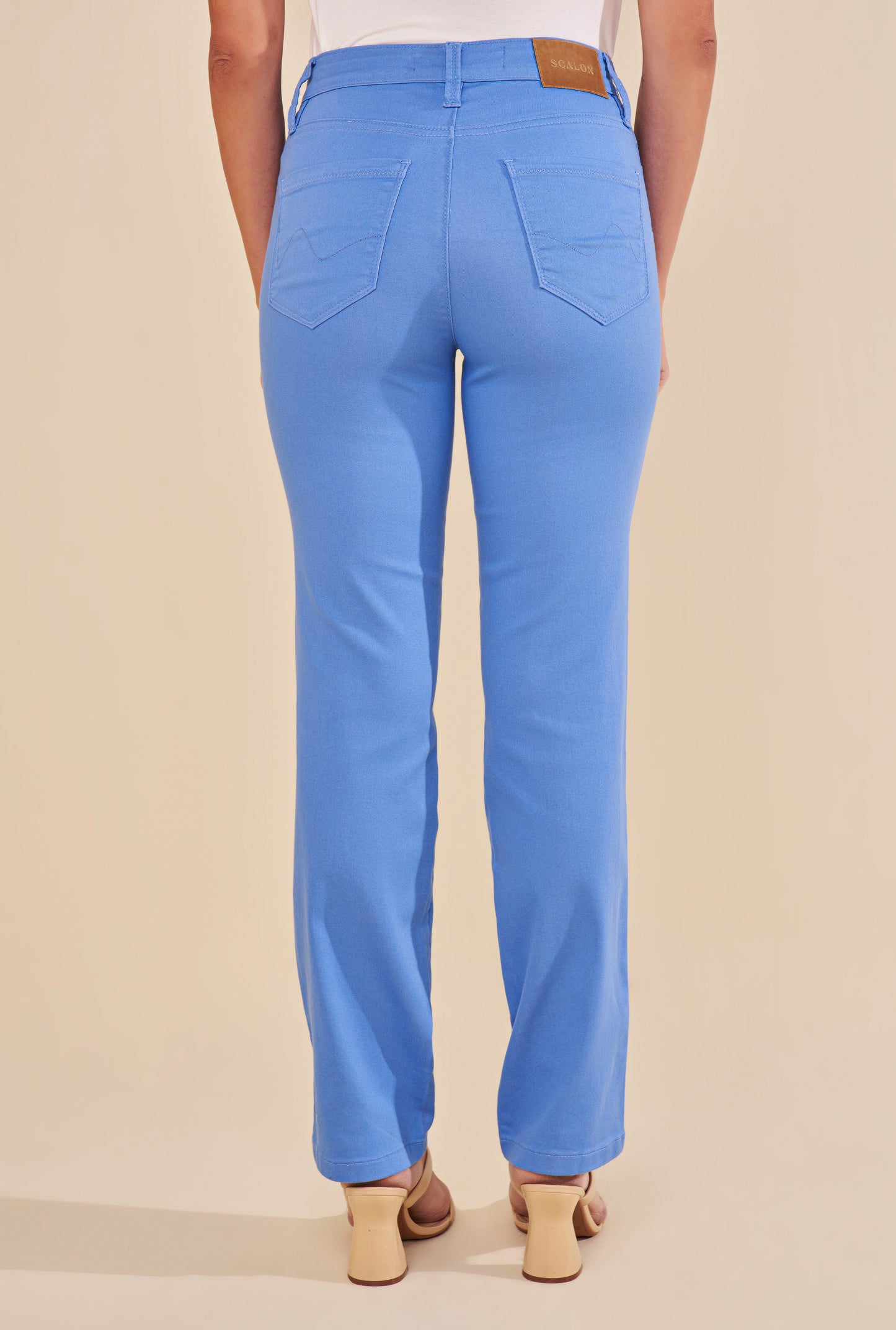 calça sarja color reta cintura intermediária básica