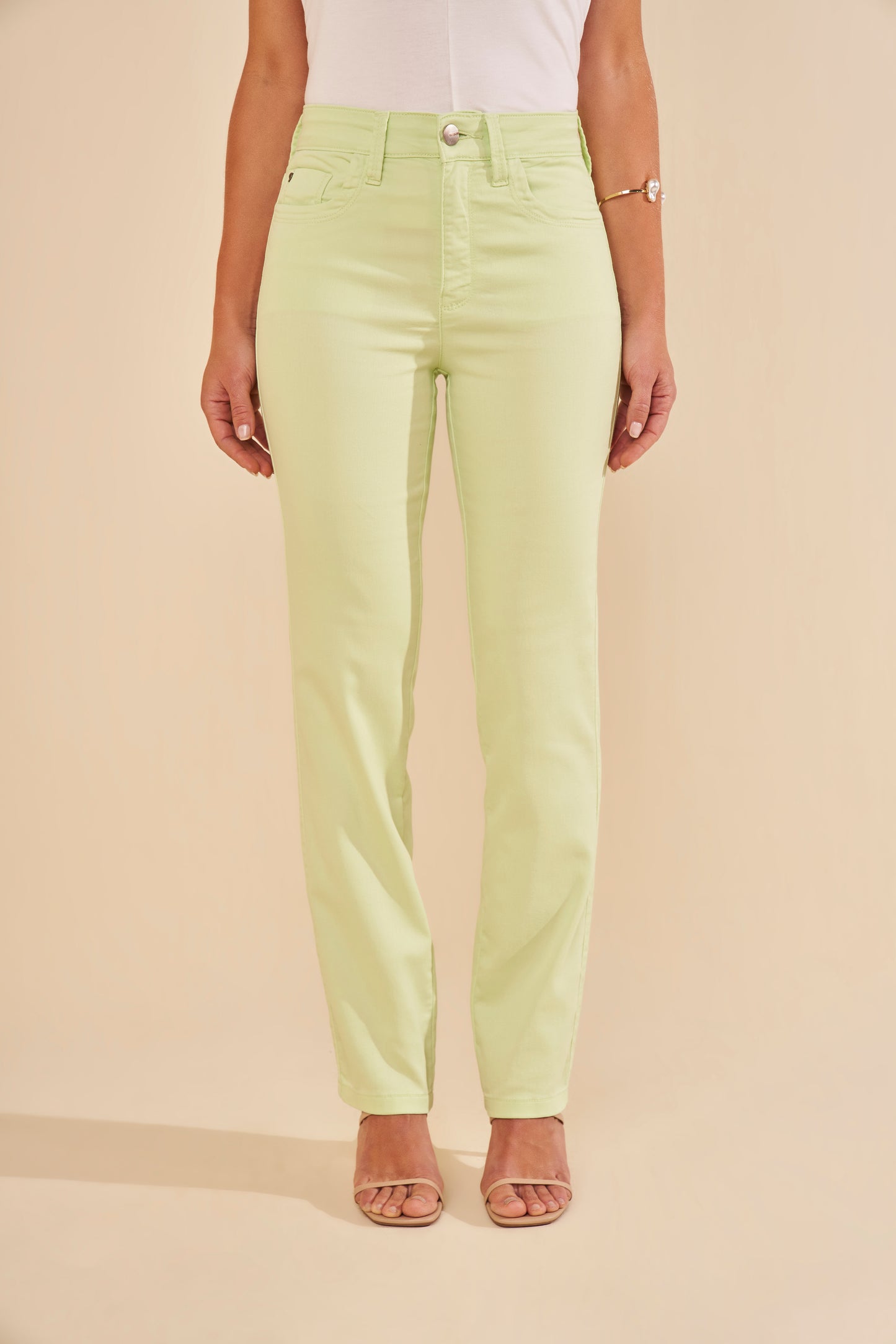 calça sarja color reta cintura intermediária básica