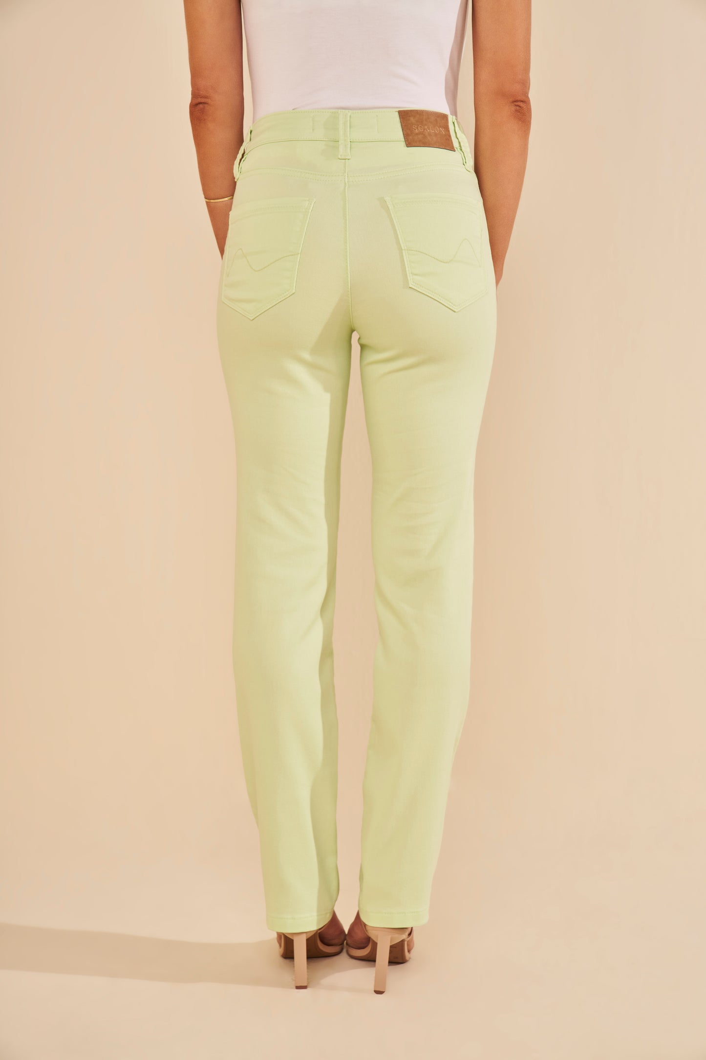 calça sarja color reta cintura intermediária básica