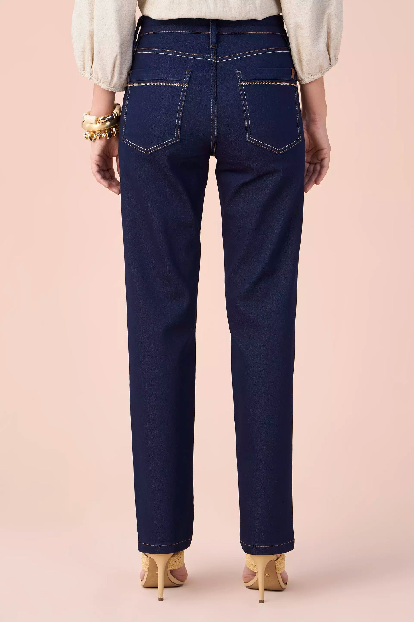 calça jeans reta cintura intermediária com bordados