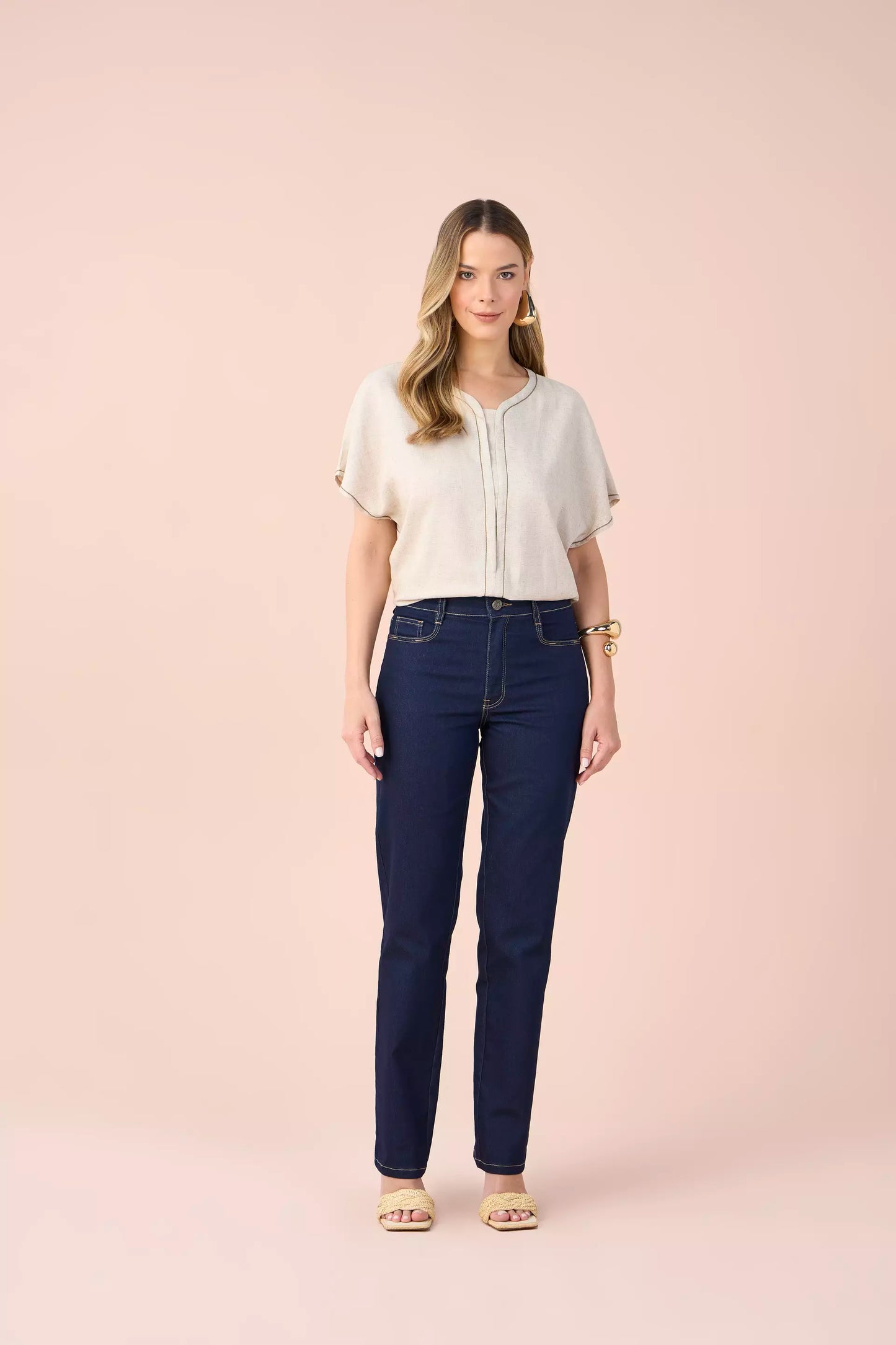 calça jeans reta cintura intermediária com cristais