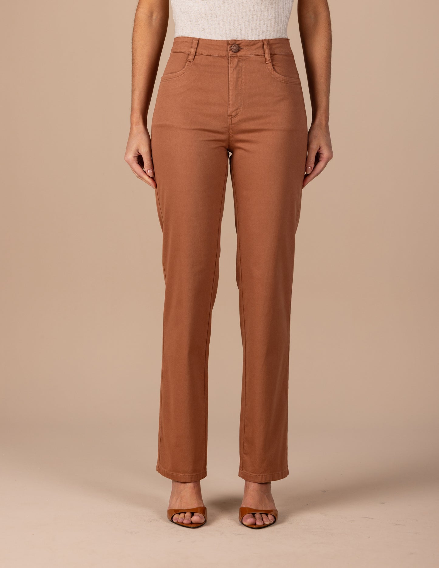 calça sarja color reta cintura intermediária básica