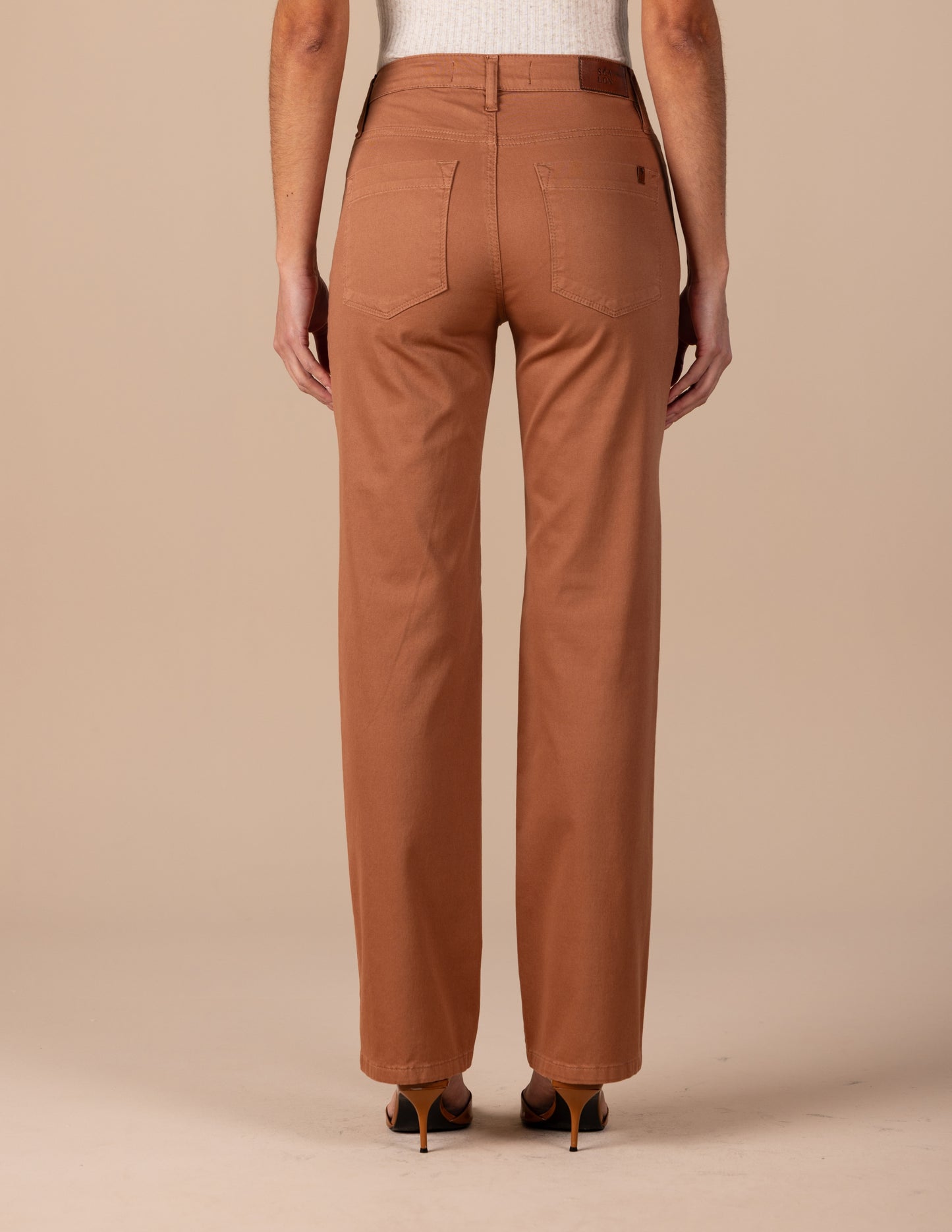 calça sarja color reta cintura intermediária básica