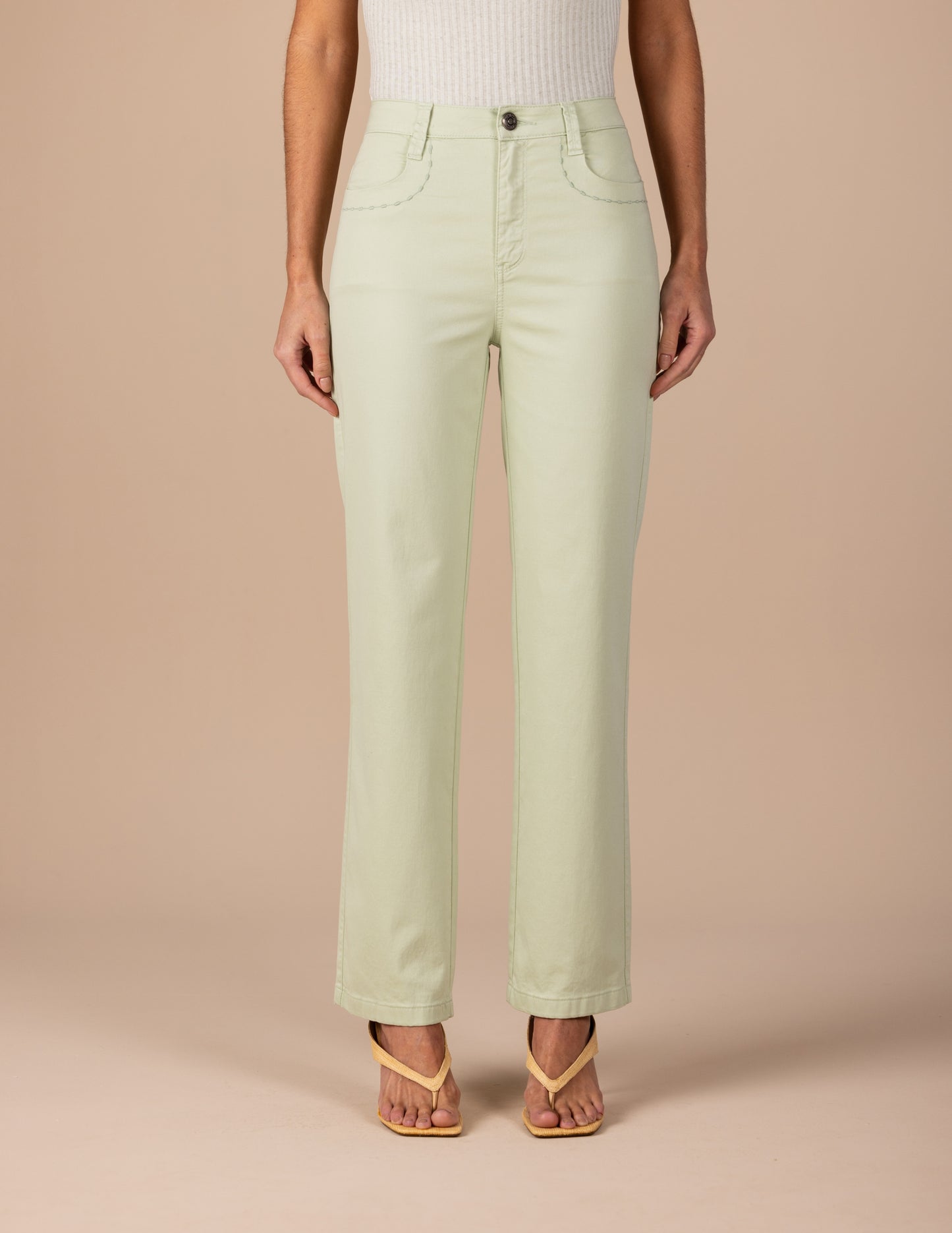 calça sarja color reta cintura intermediária com bordados