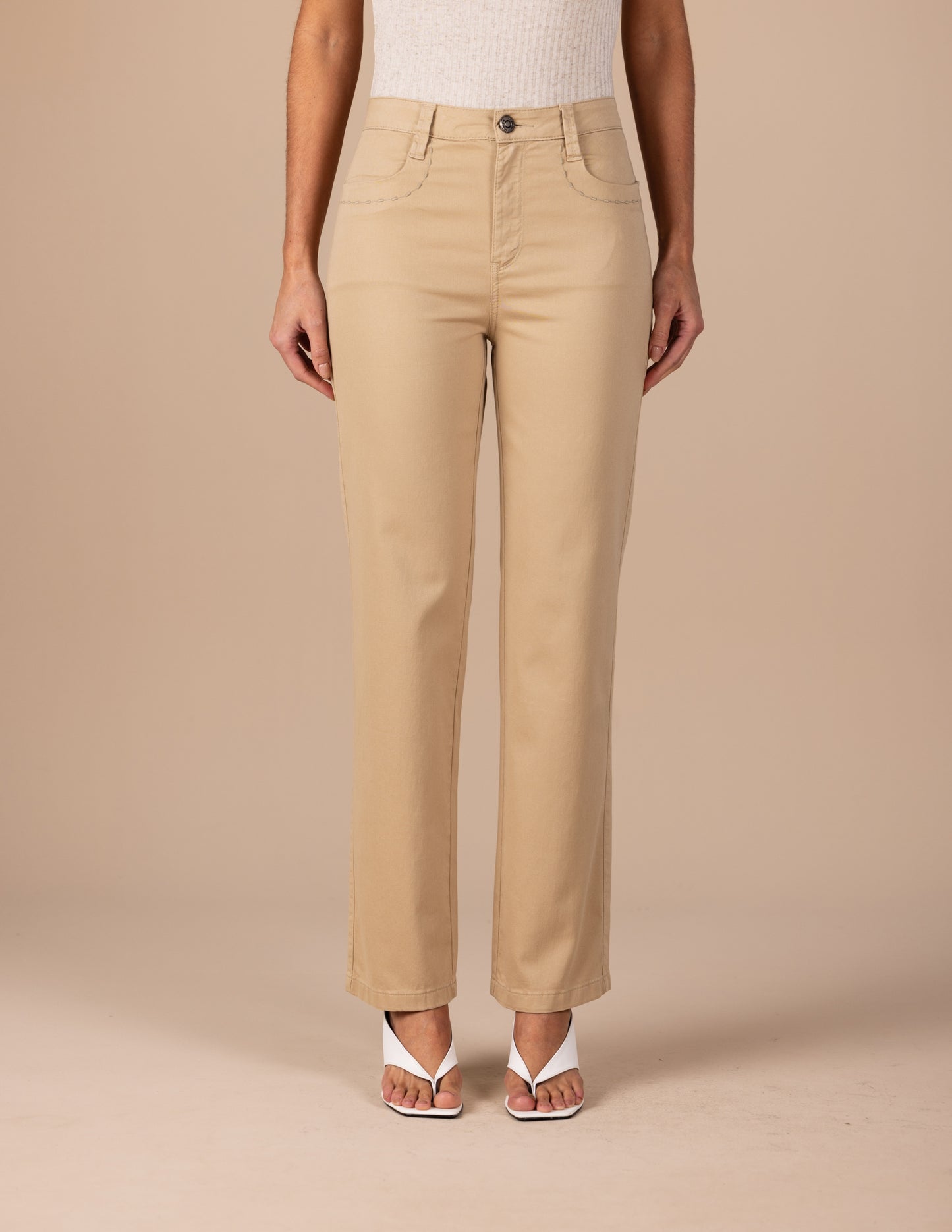 calça sarja color reta cintura intermediária com bordados