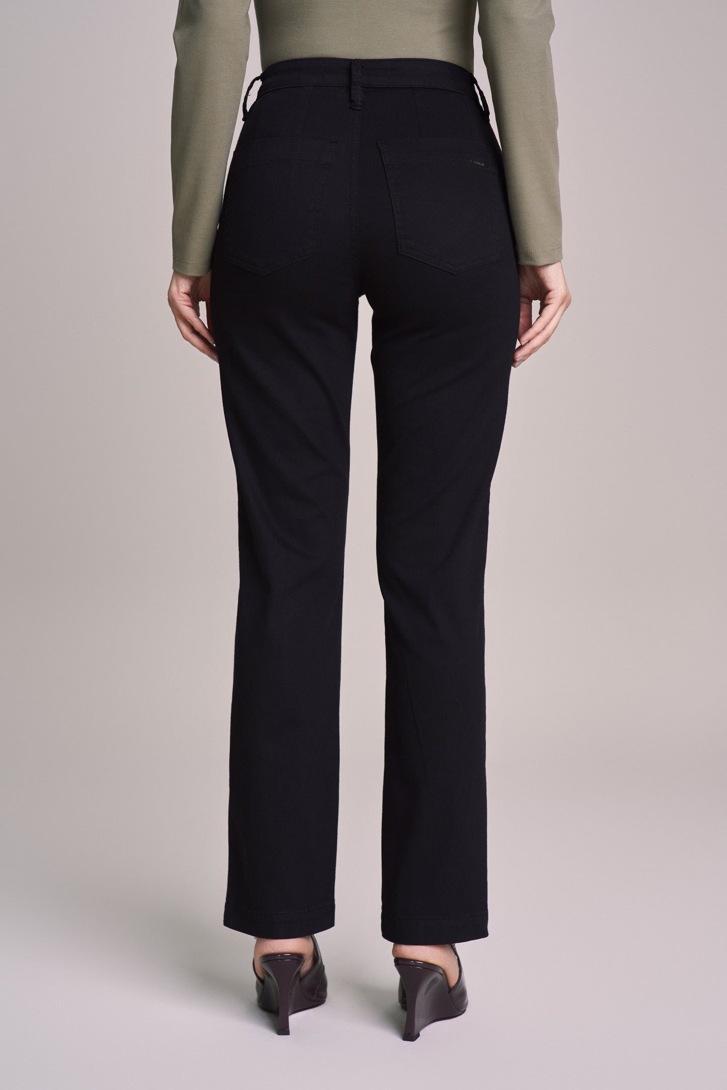 calça sarja color reta cintura intermediária alfaiataria