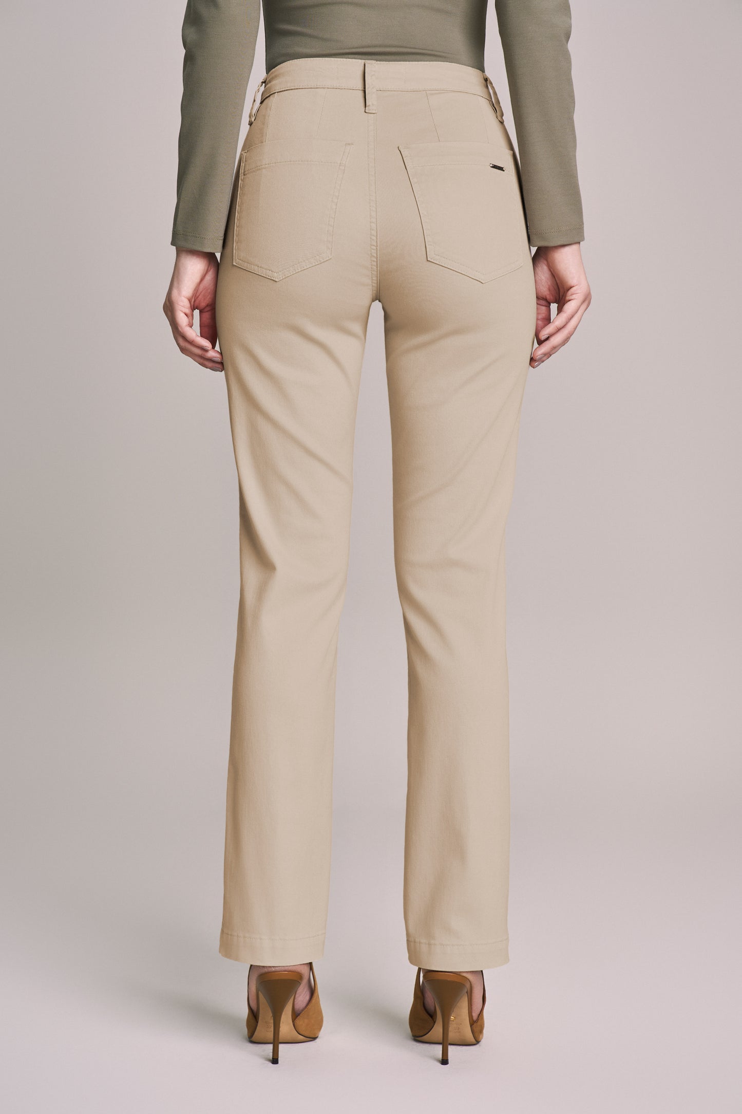 calça sarja color reta cintura intermediária alfaiataria