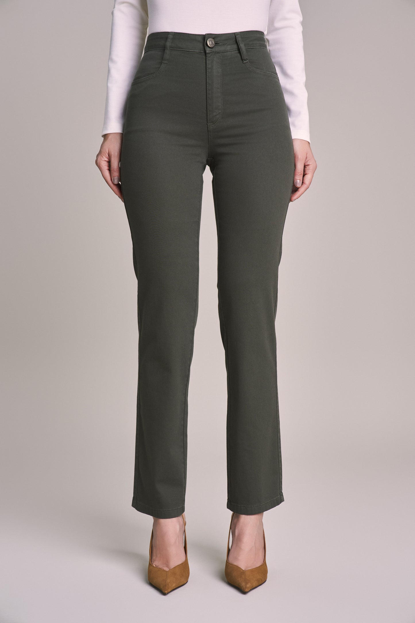 calça sarja color reta cintura intermediária básica