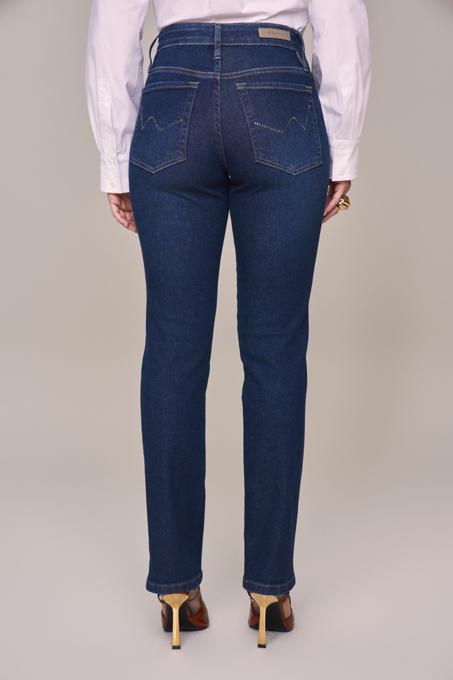 calça jeans reta cintura intermediária com cristais