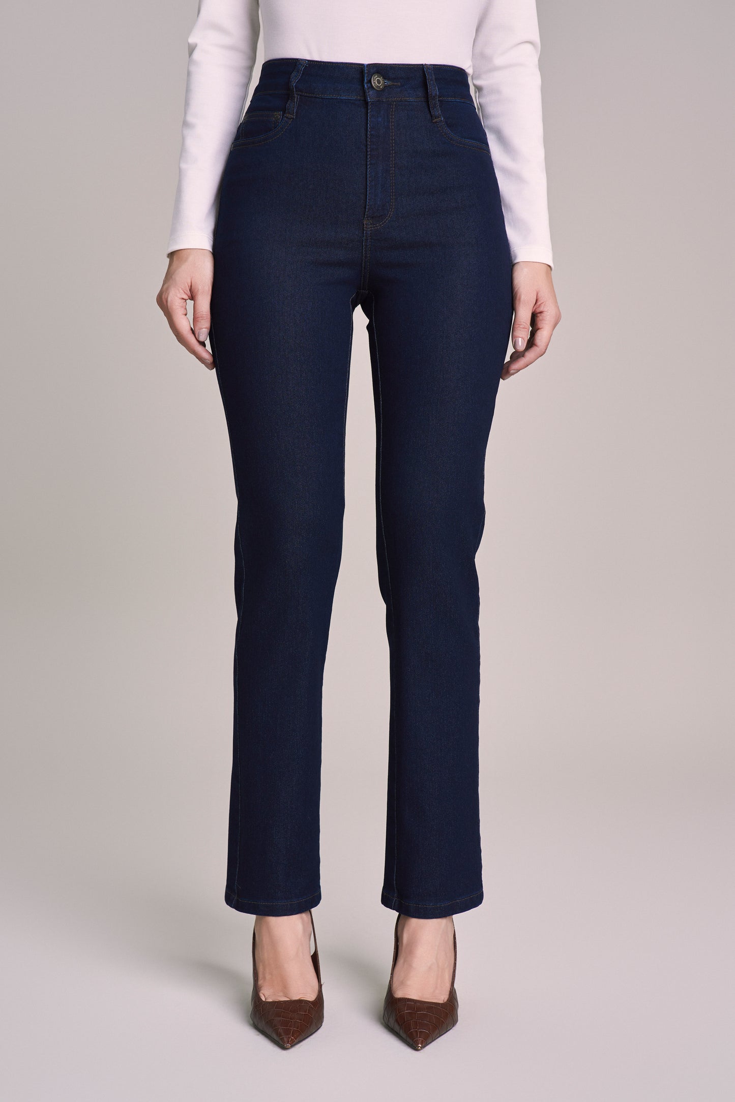 calça jeans reta cintura intermediária tradicional