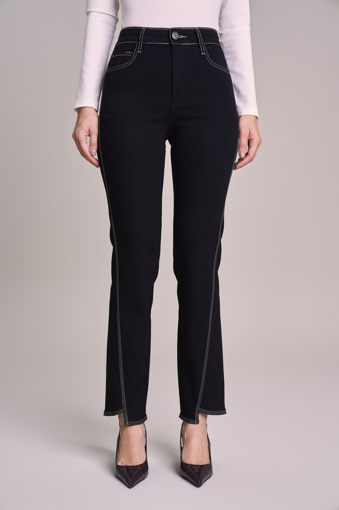 calça jeans black reta cintura intermediária com detalhe assimétrico